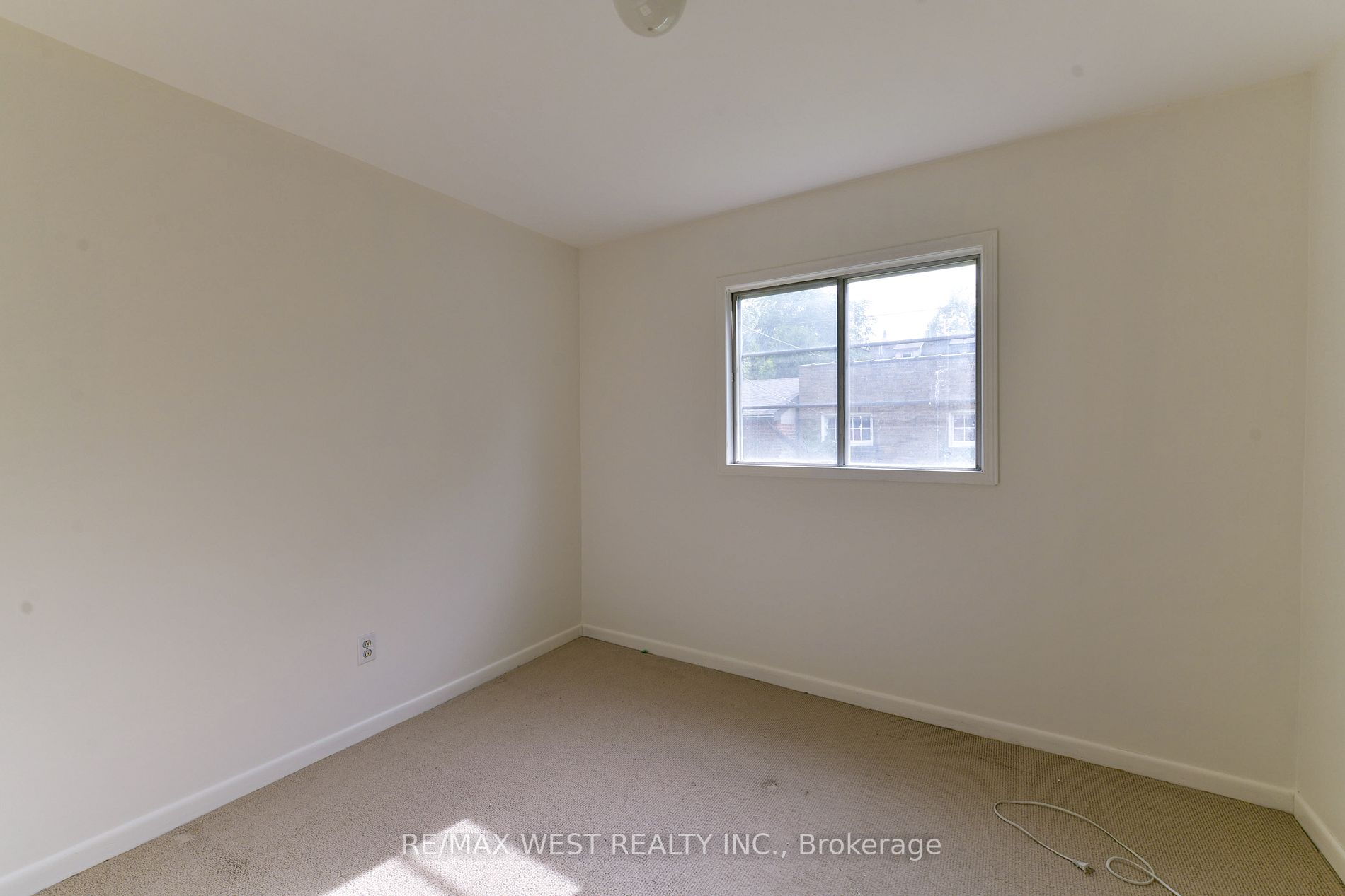 390 Palmerston Blvd