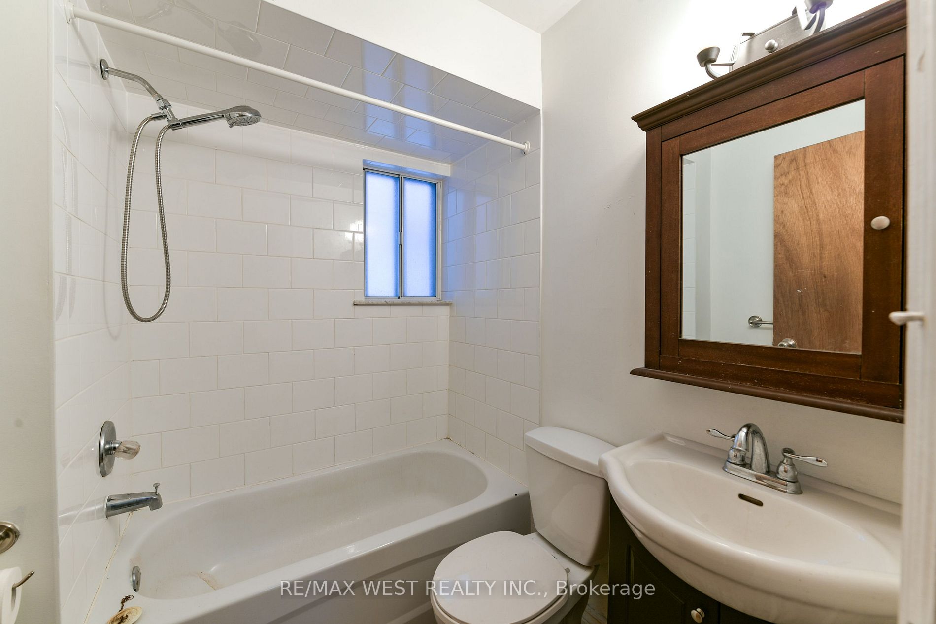 390 Palmerston Blvd