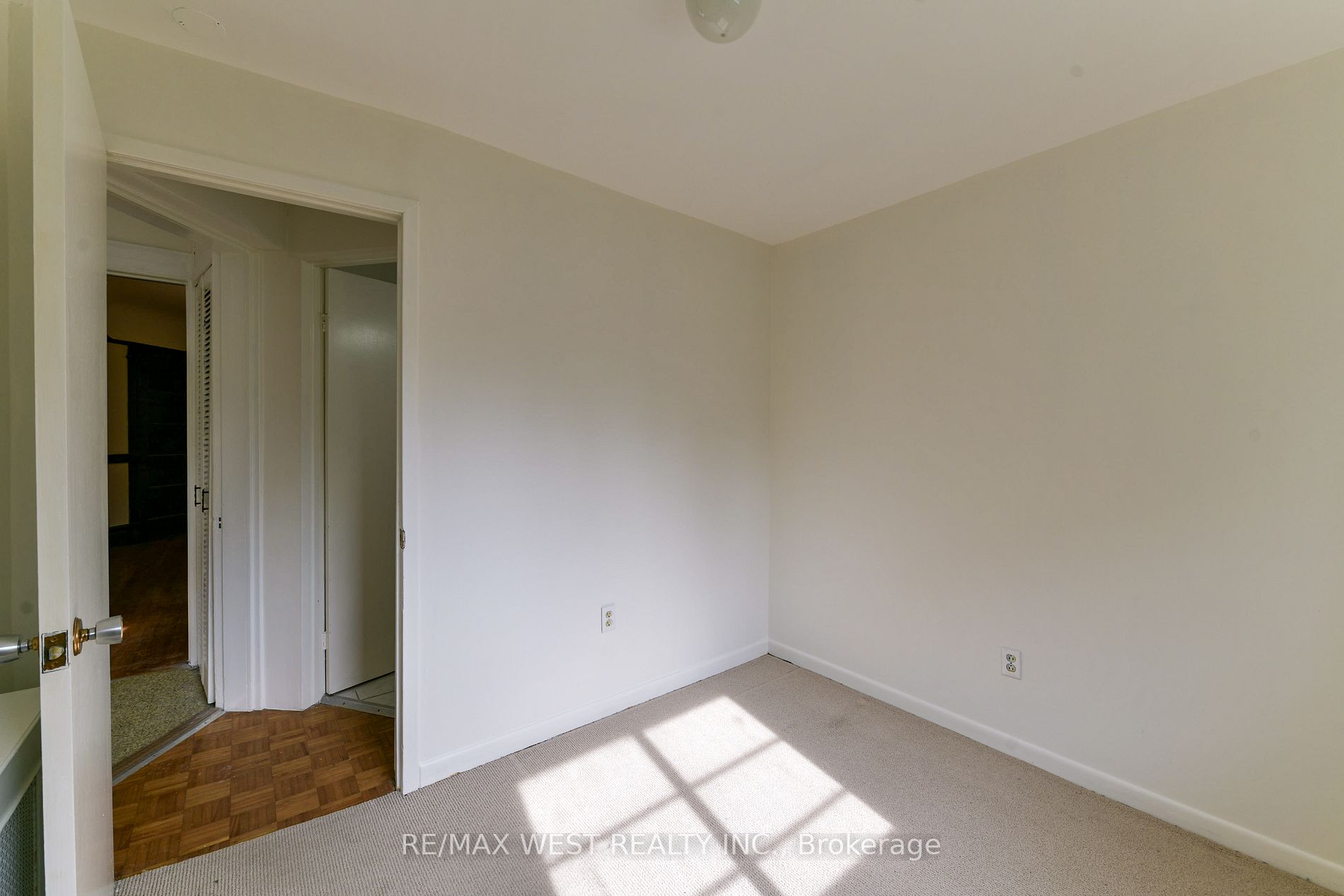390 Palmerston Blvd