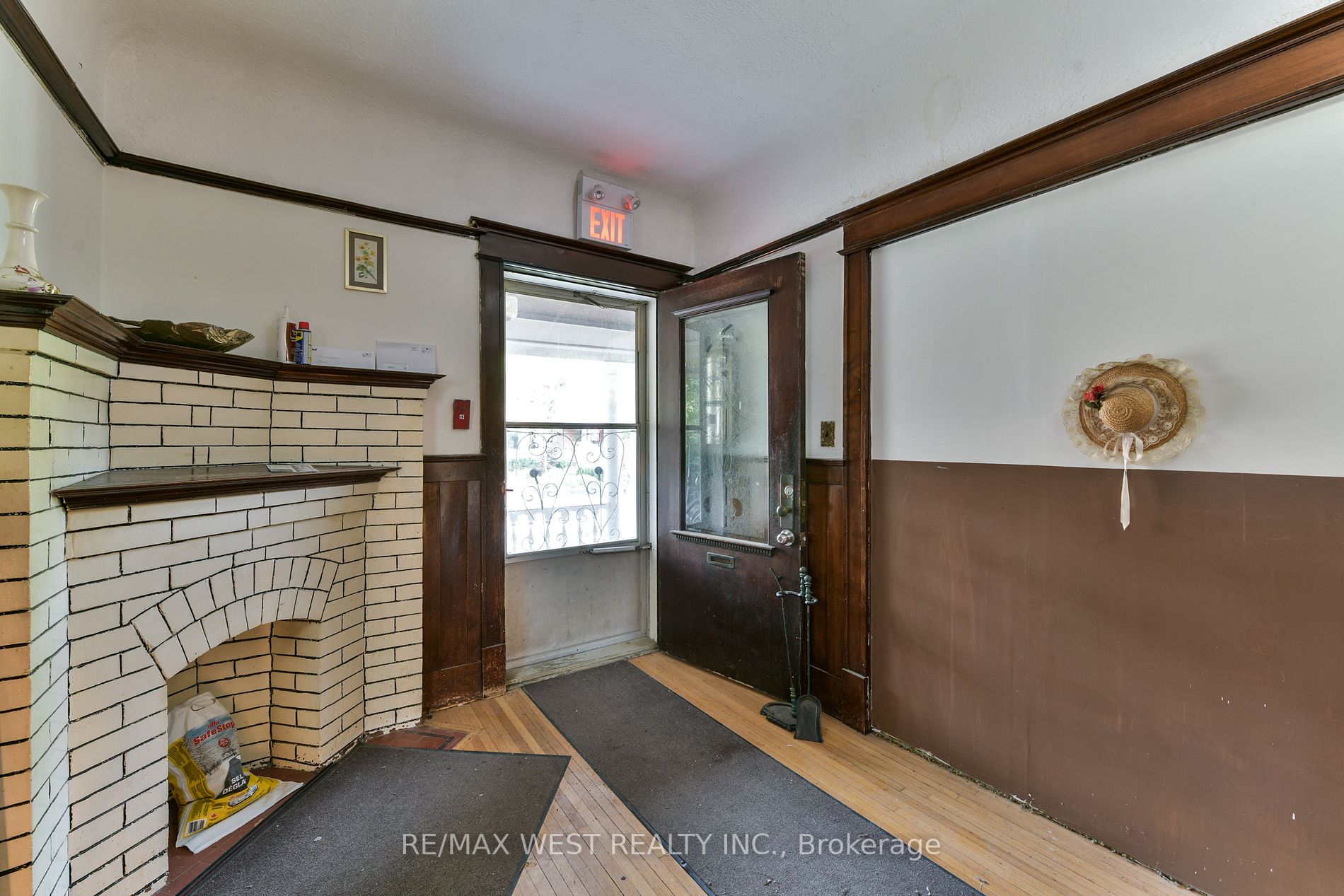 390 Palmerston Blvd