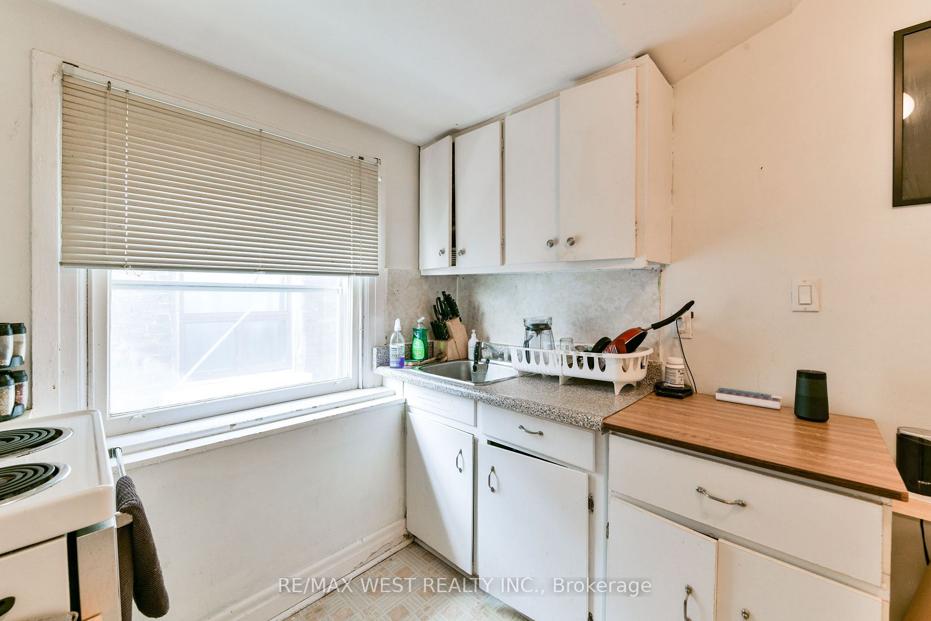 390 Palmerston Blvd