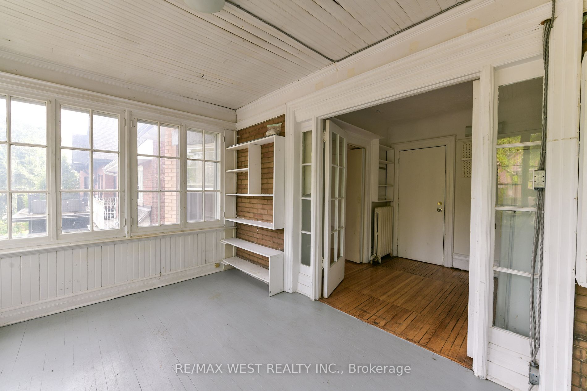 390 Palmerston Blvd