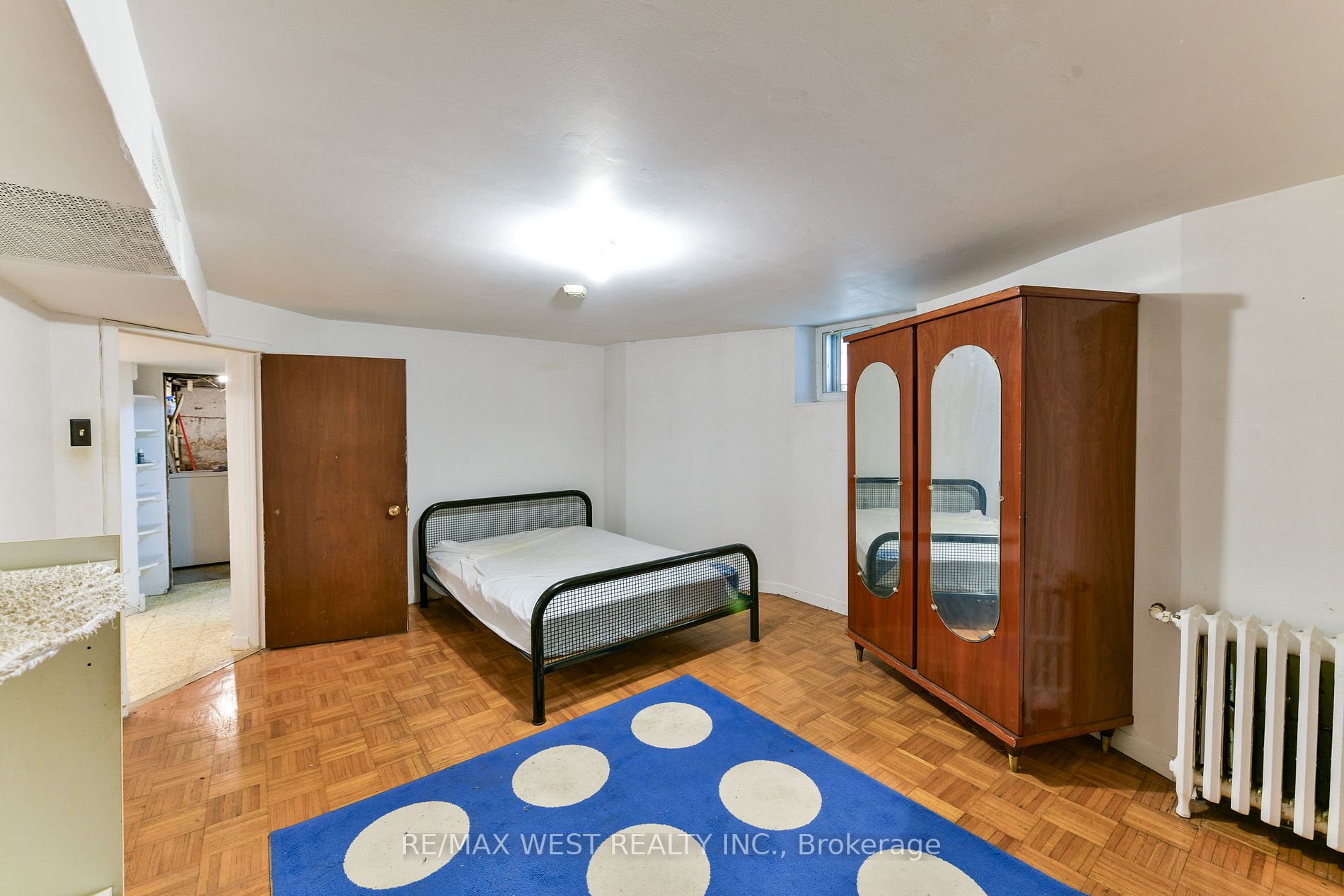 390 Palmerston Blvd