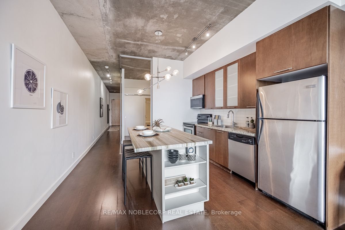 33 Mill St, #411