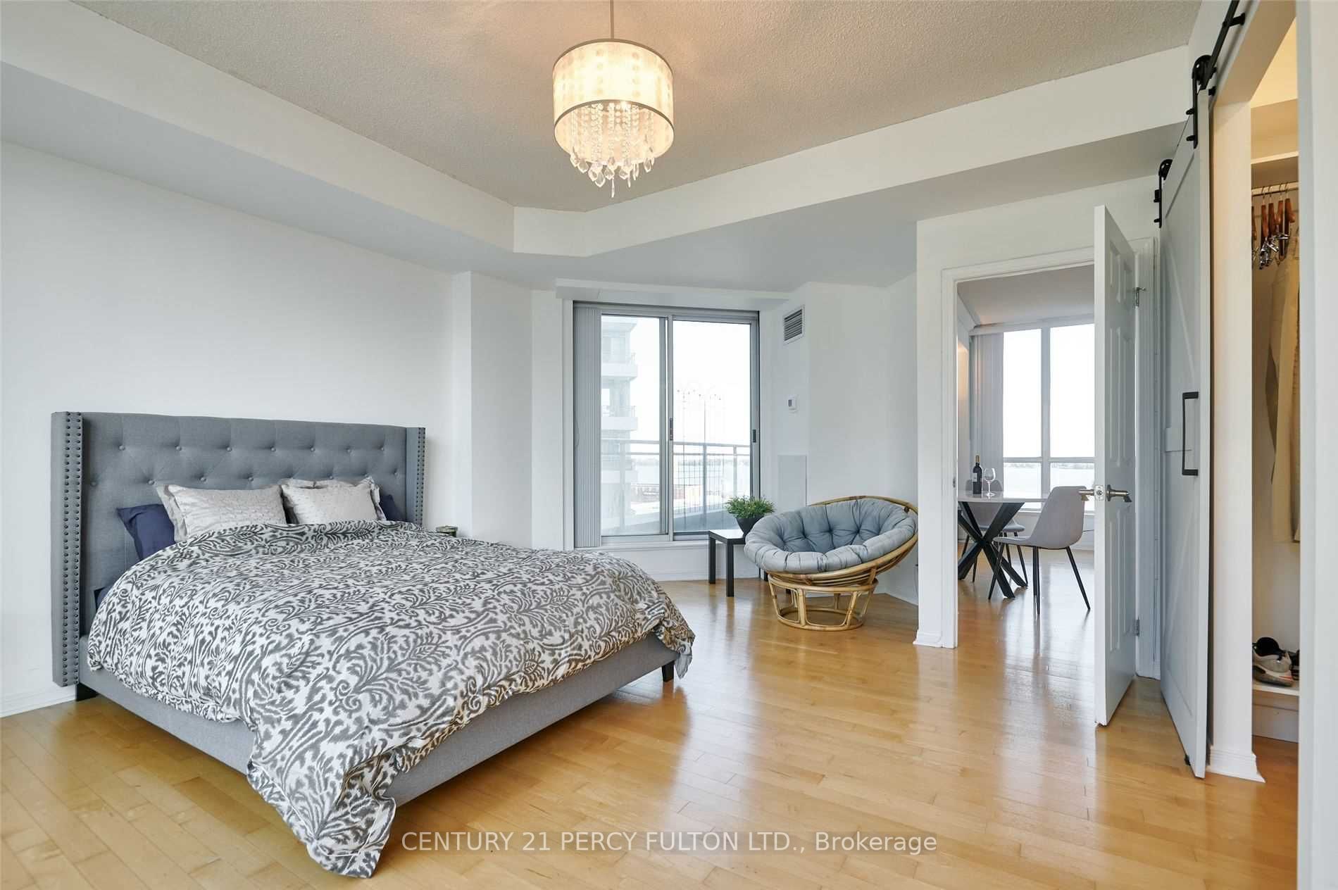 230 Queens Quay W, #1016