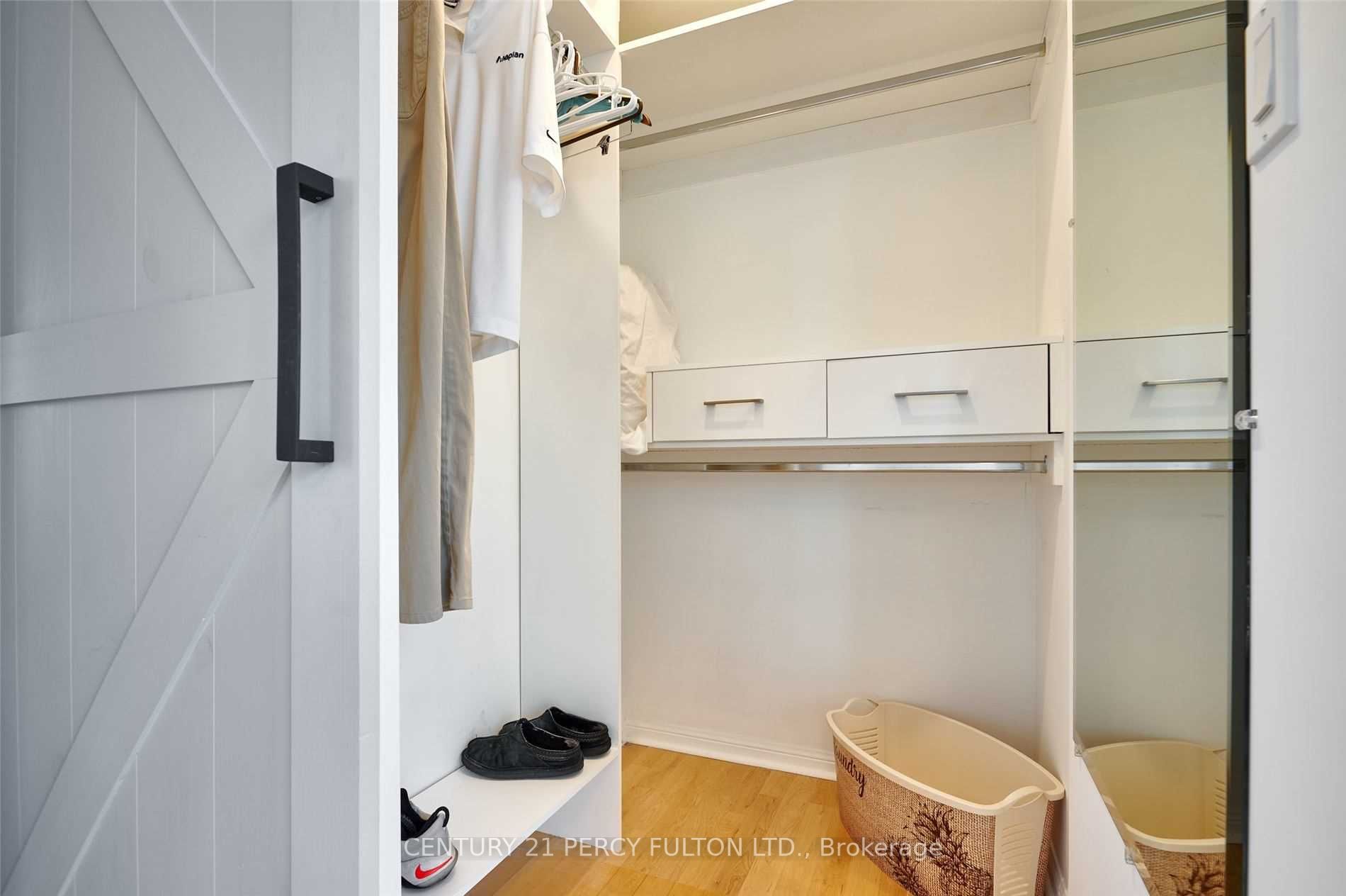 230 Queens Quay W, #1016