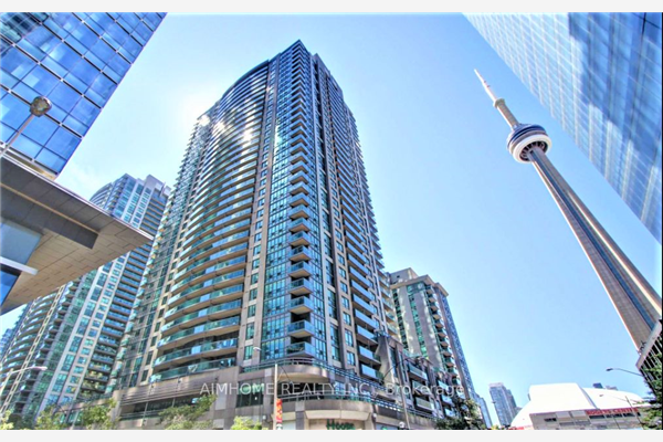 30 Grand Trunk Cres, Toronto