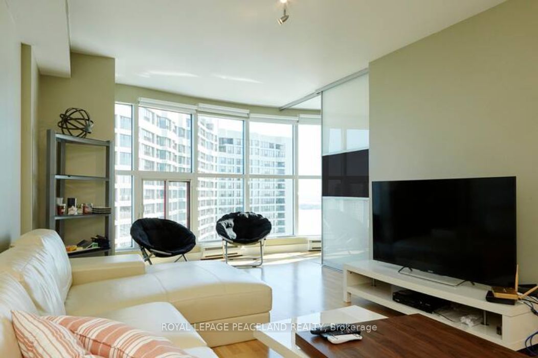 77 Harbour Sq, #3404