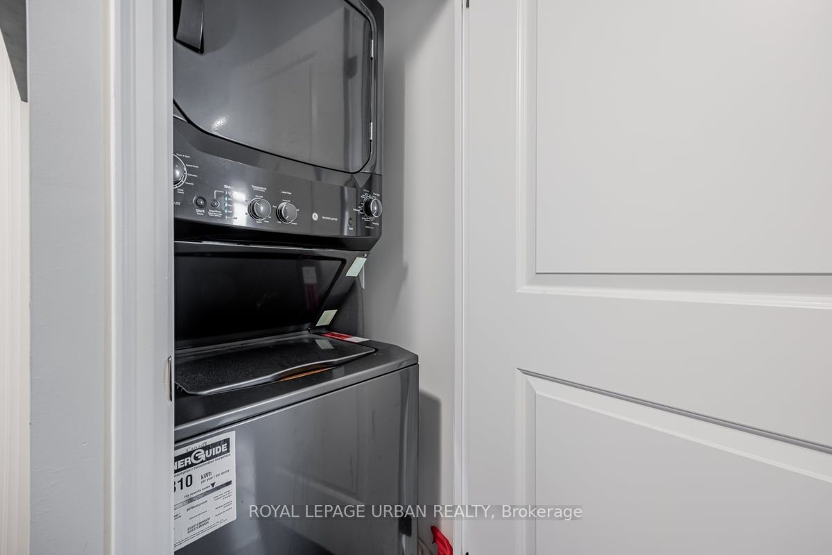 400 Adelaide St E, #1915