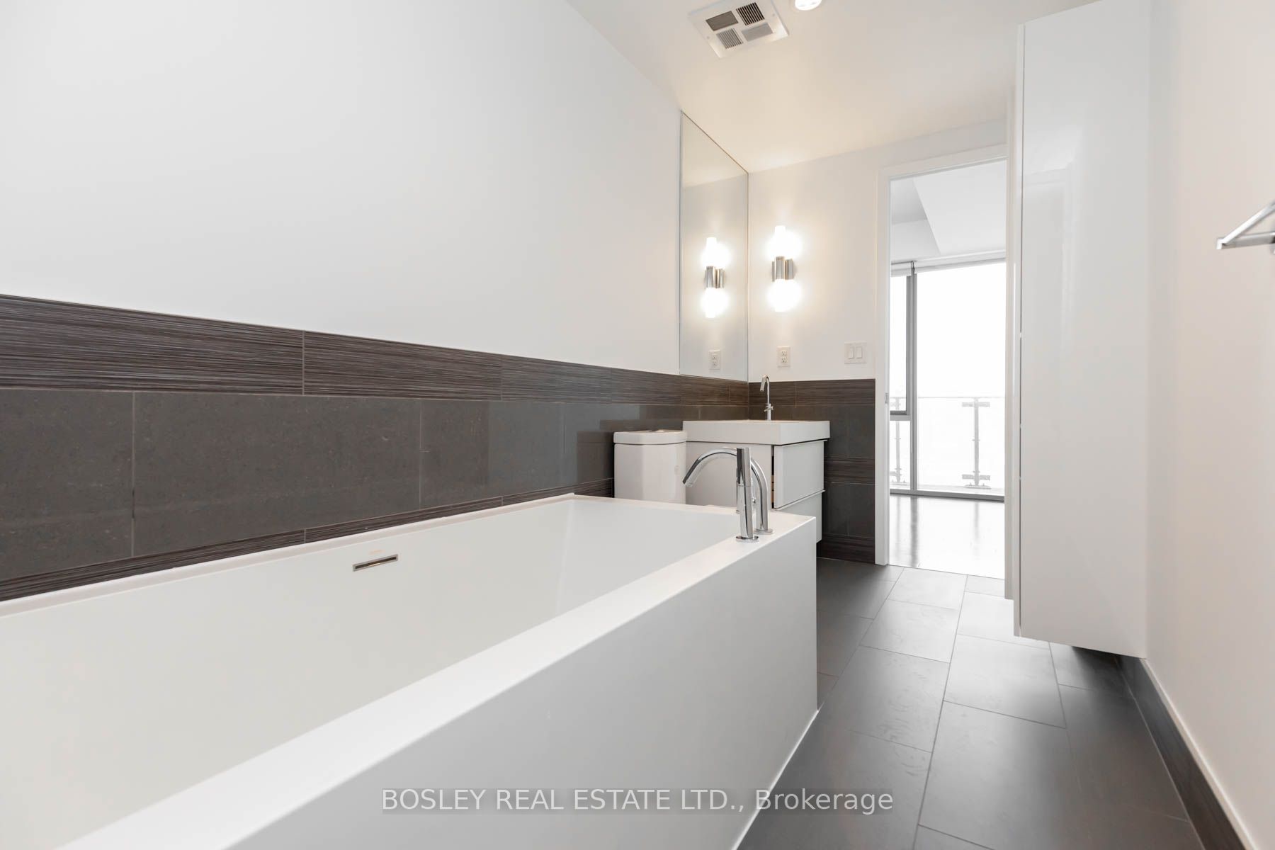 390 Cherry St, #2202