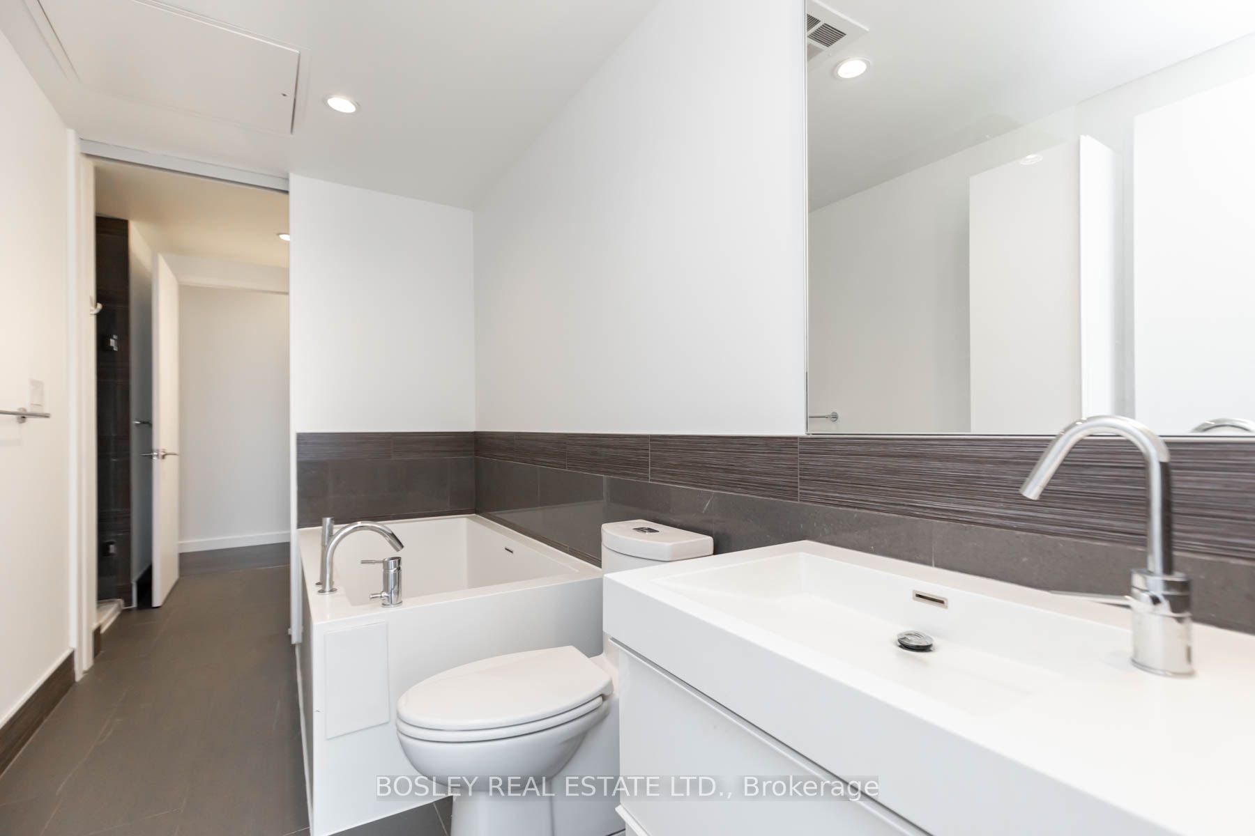 390 Cherry St, #2202