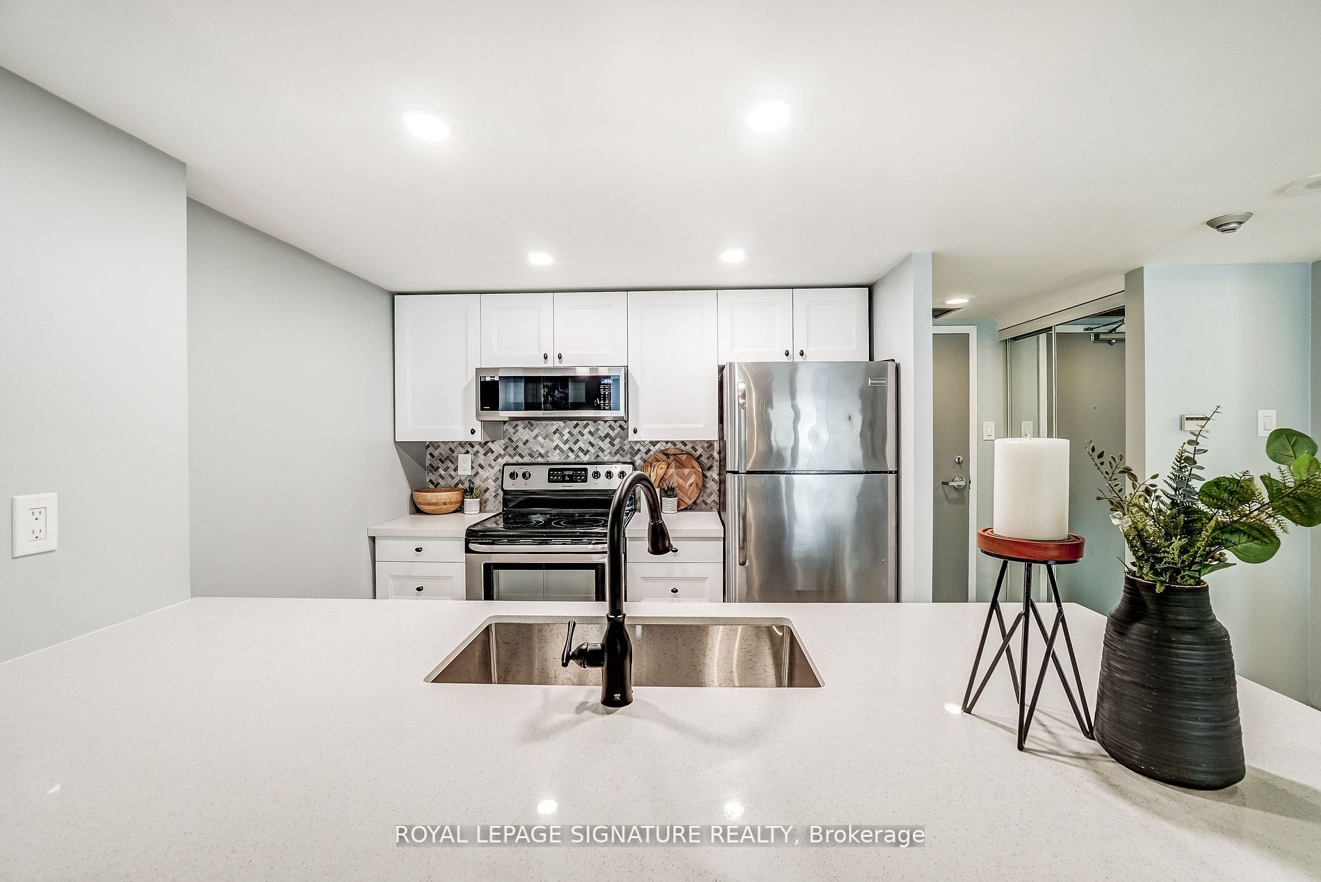 705 King St W, #805