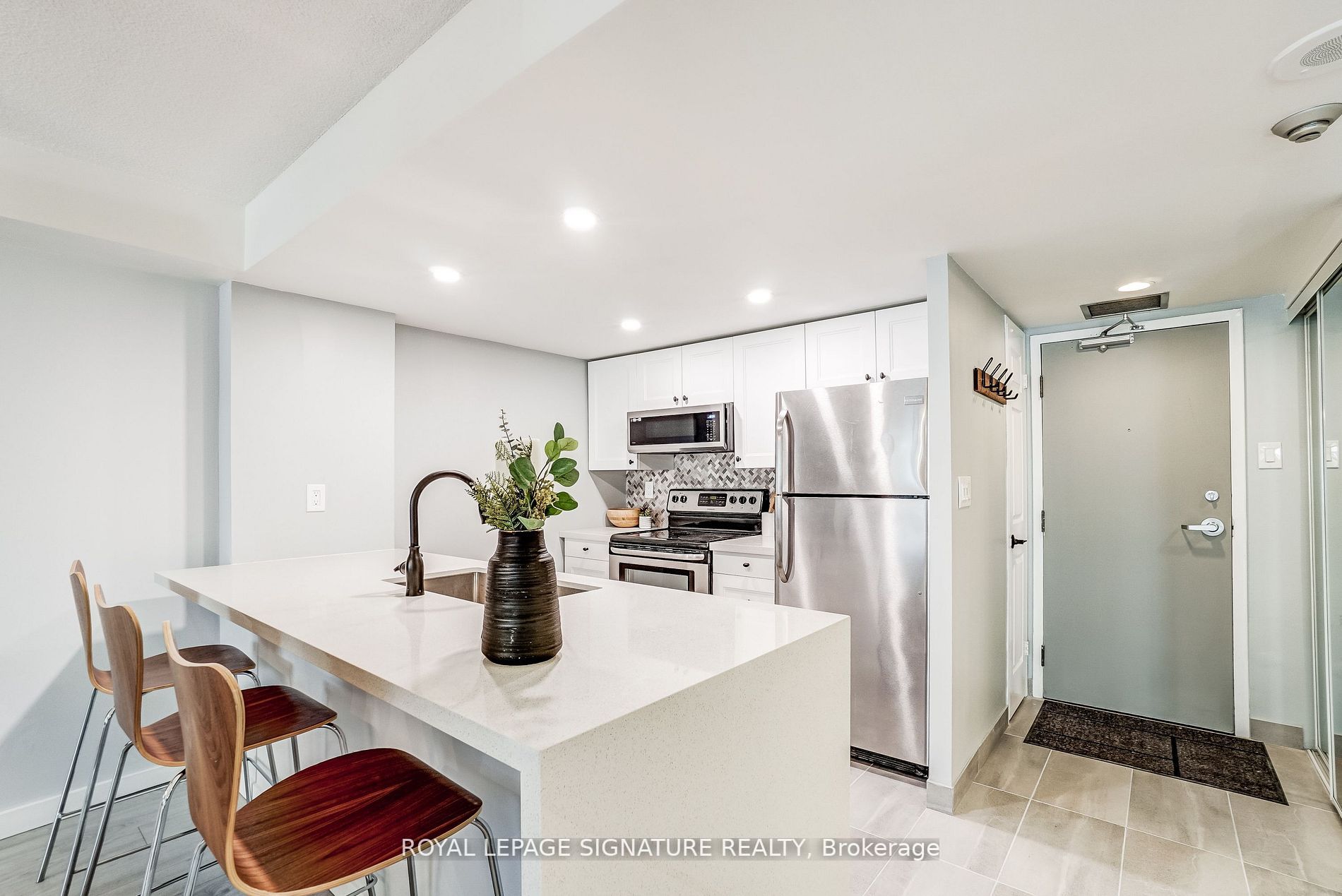 705 King St W, #805
