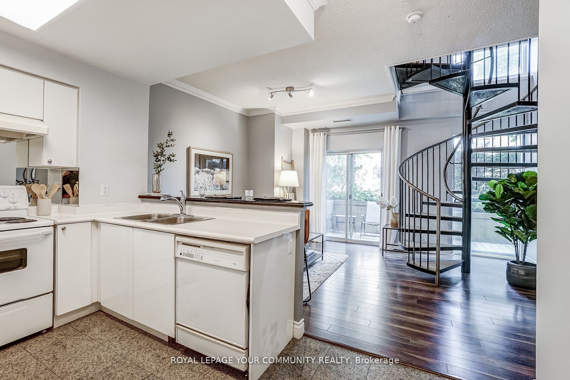 800 Spadina Rd, #101