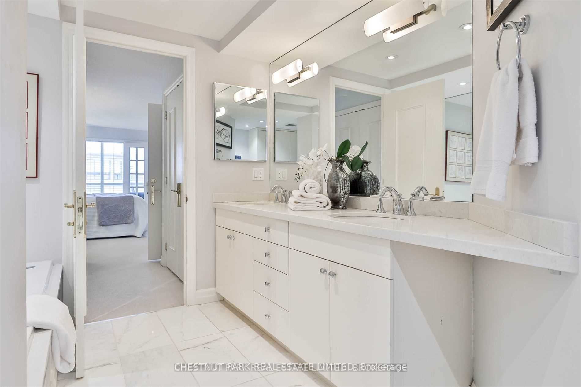 2727 Yonge Street, #711
