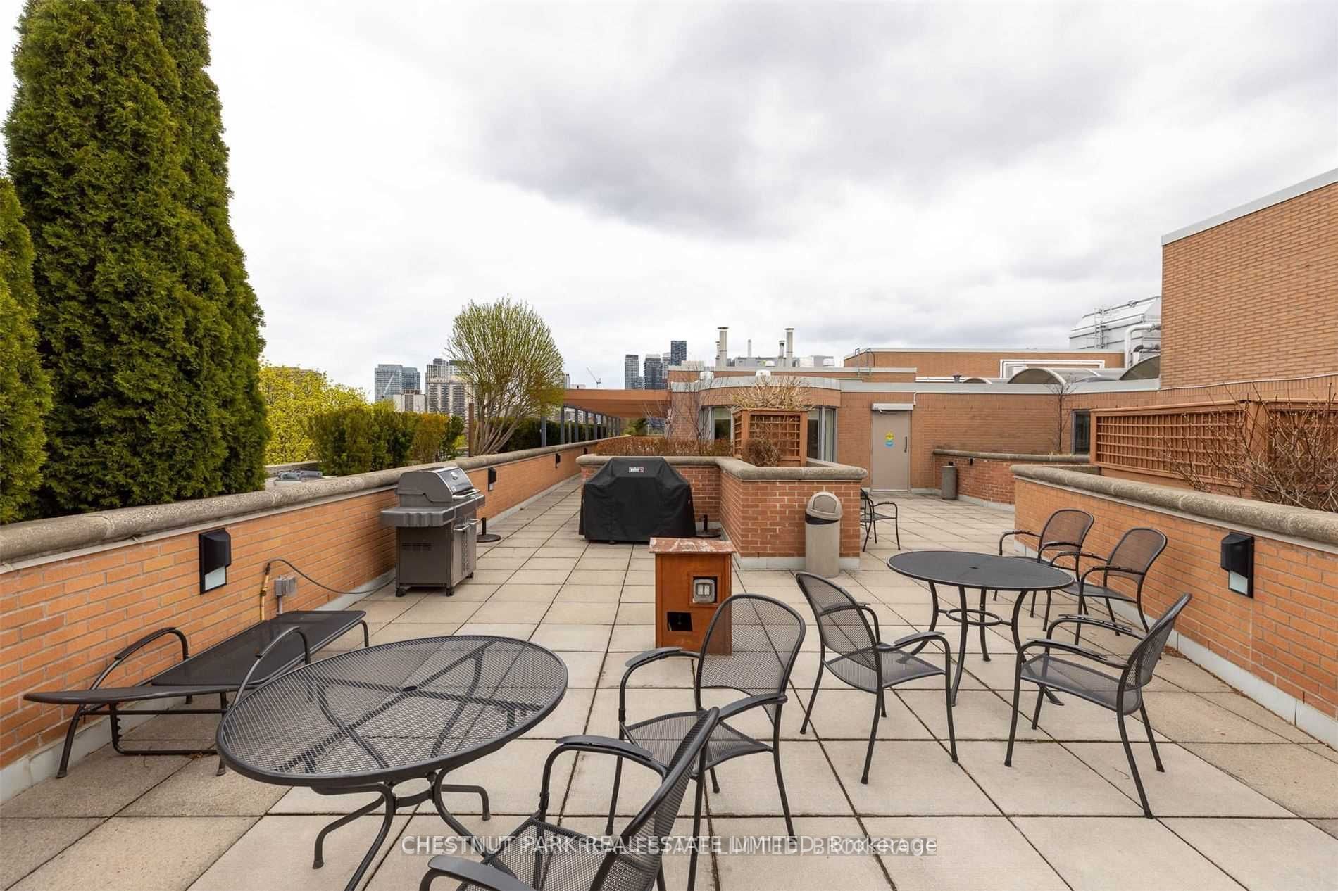 2727 Yonge Street, #711