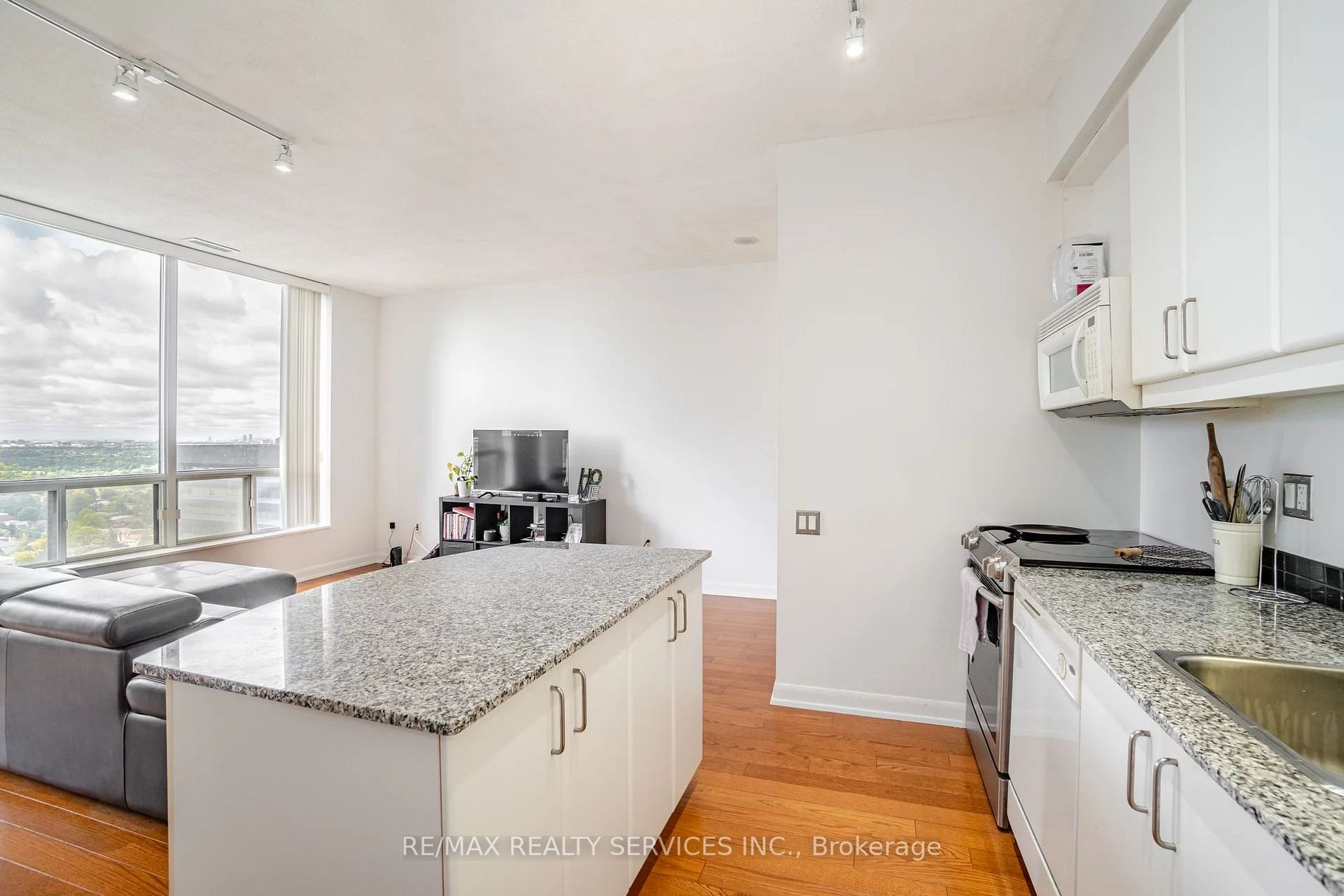 33 Sheppard Ave E, #3206