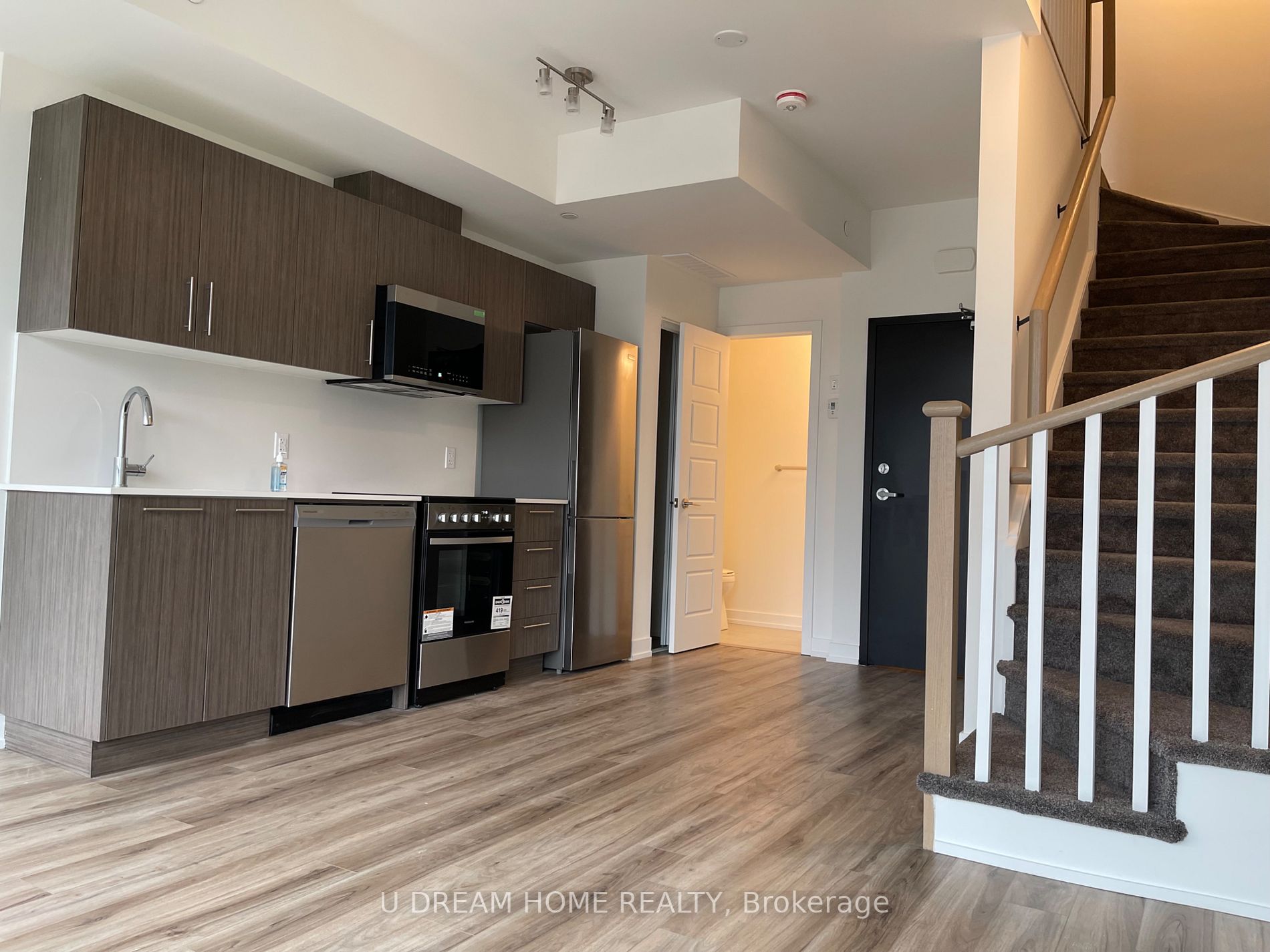 871 Sheppard Ave West Ave W, #6