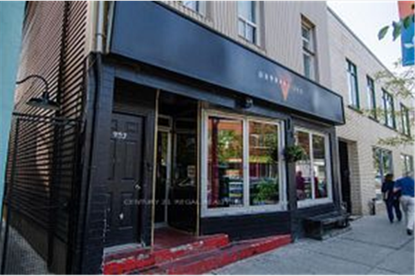831 Dundas St W, Toronto