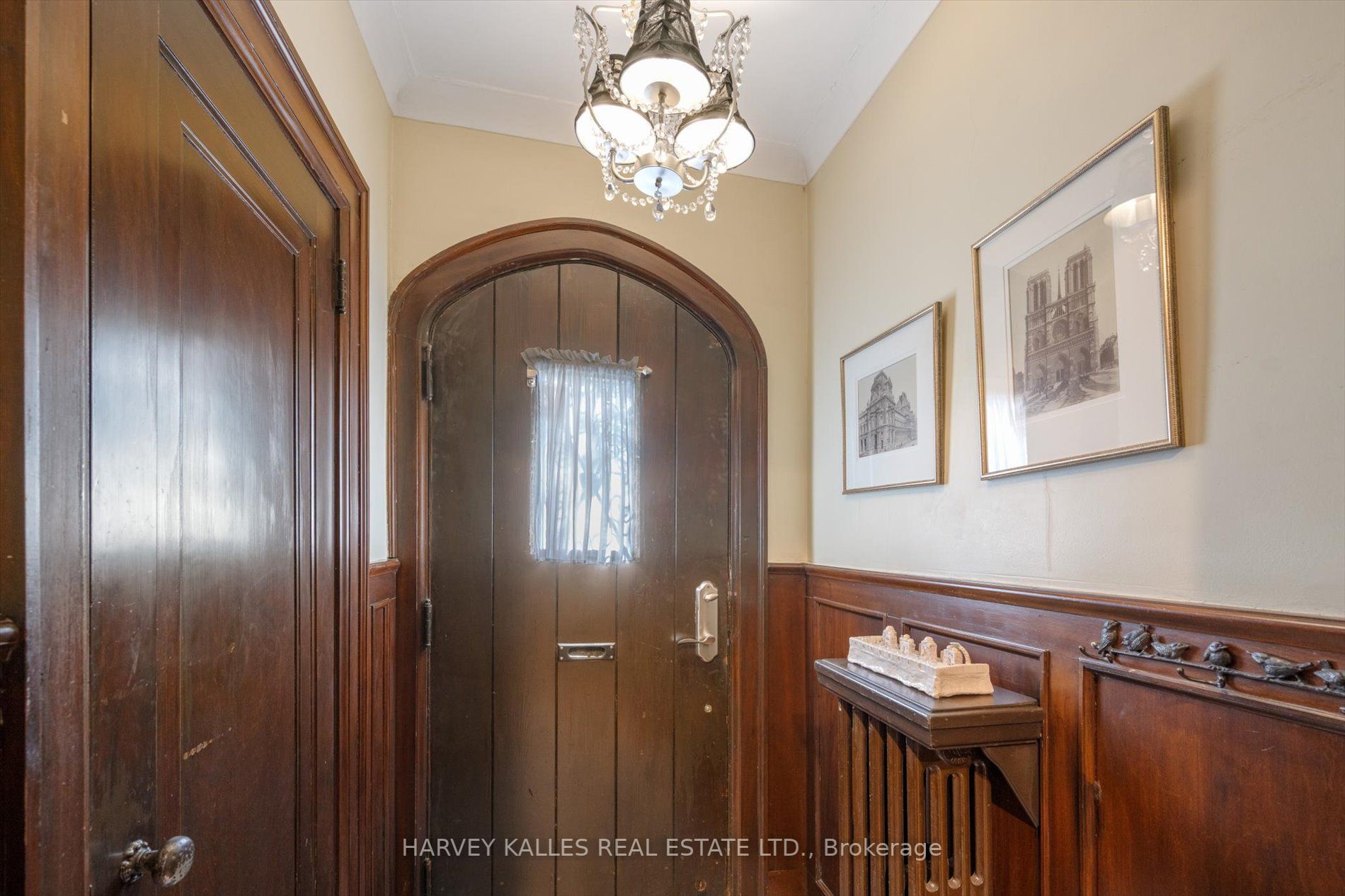 597 Spadina Rd