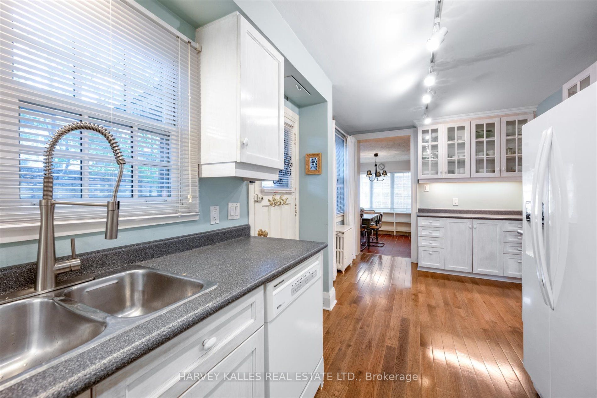 597 Spadina Rd
