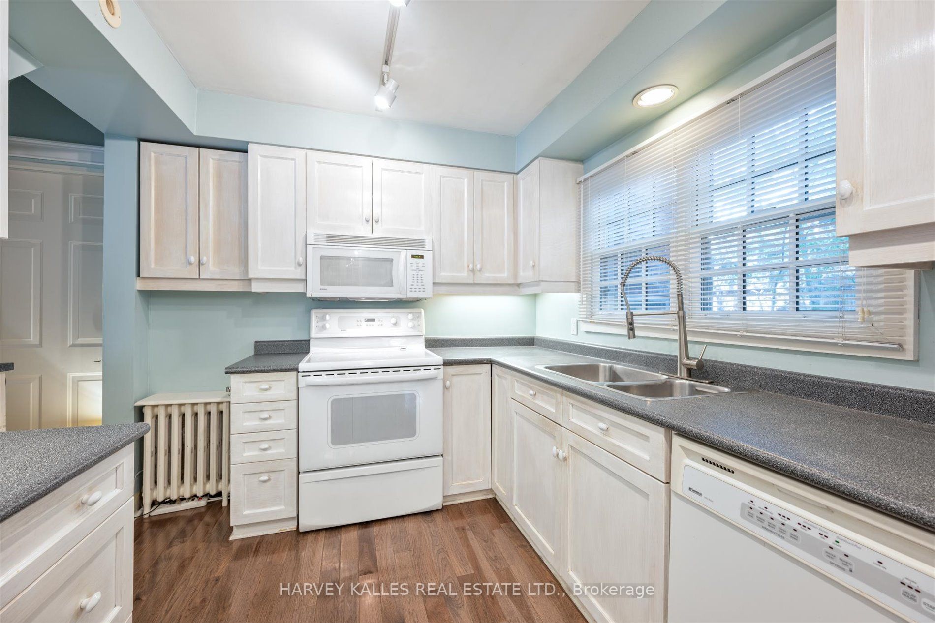 597 Spadina Rd