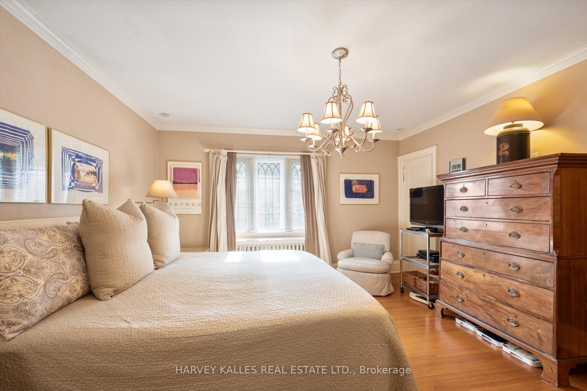 597 Spadina Rd