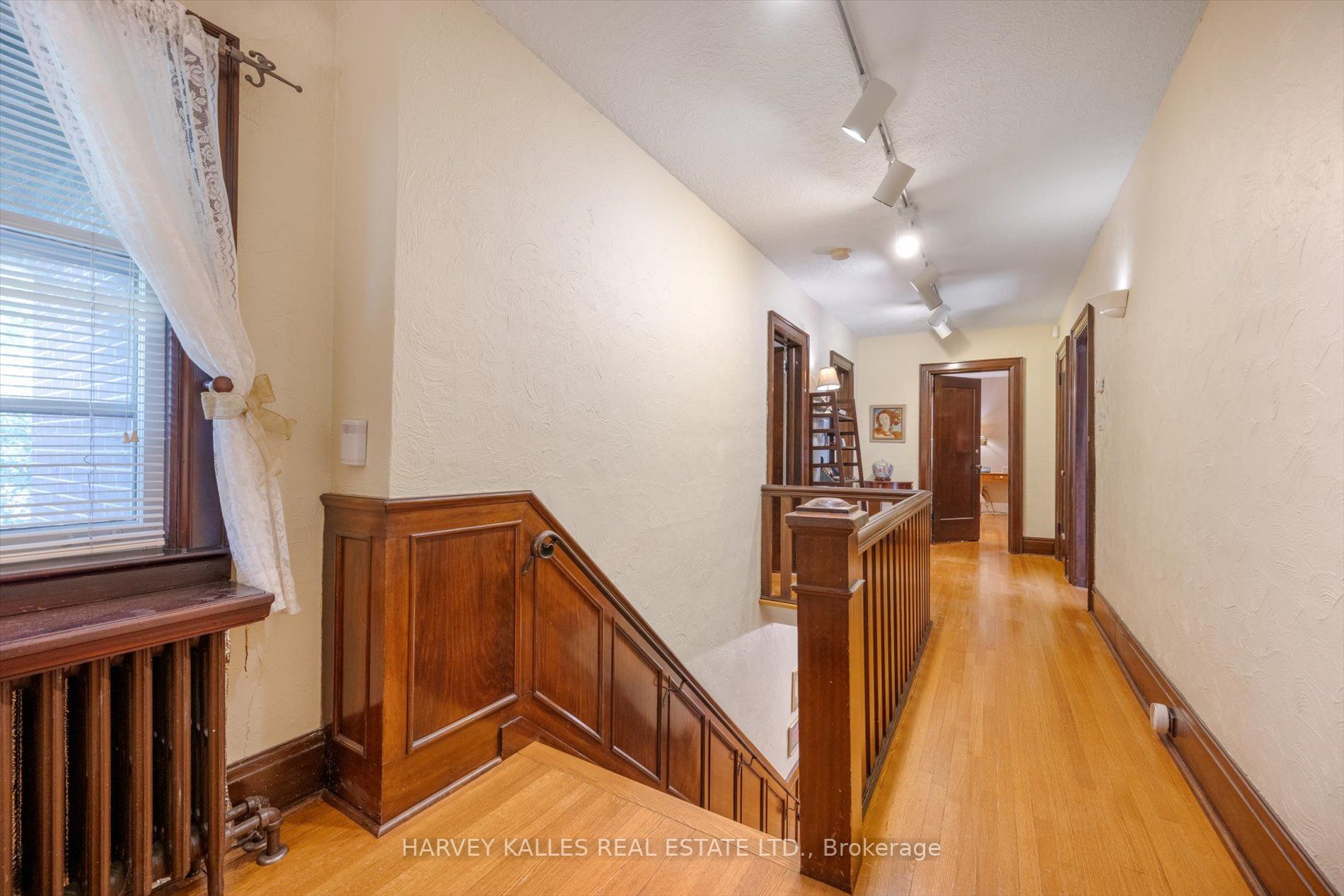 597 Spadina Rd