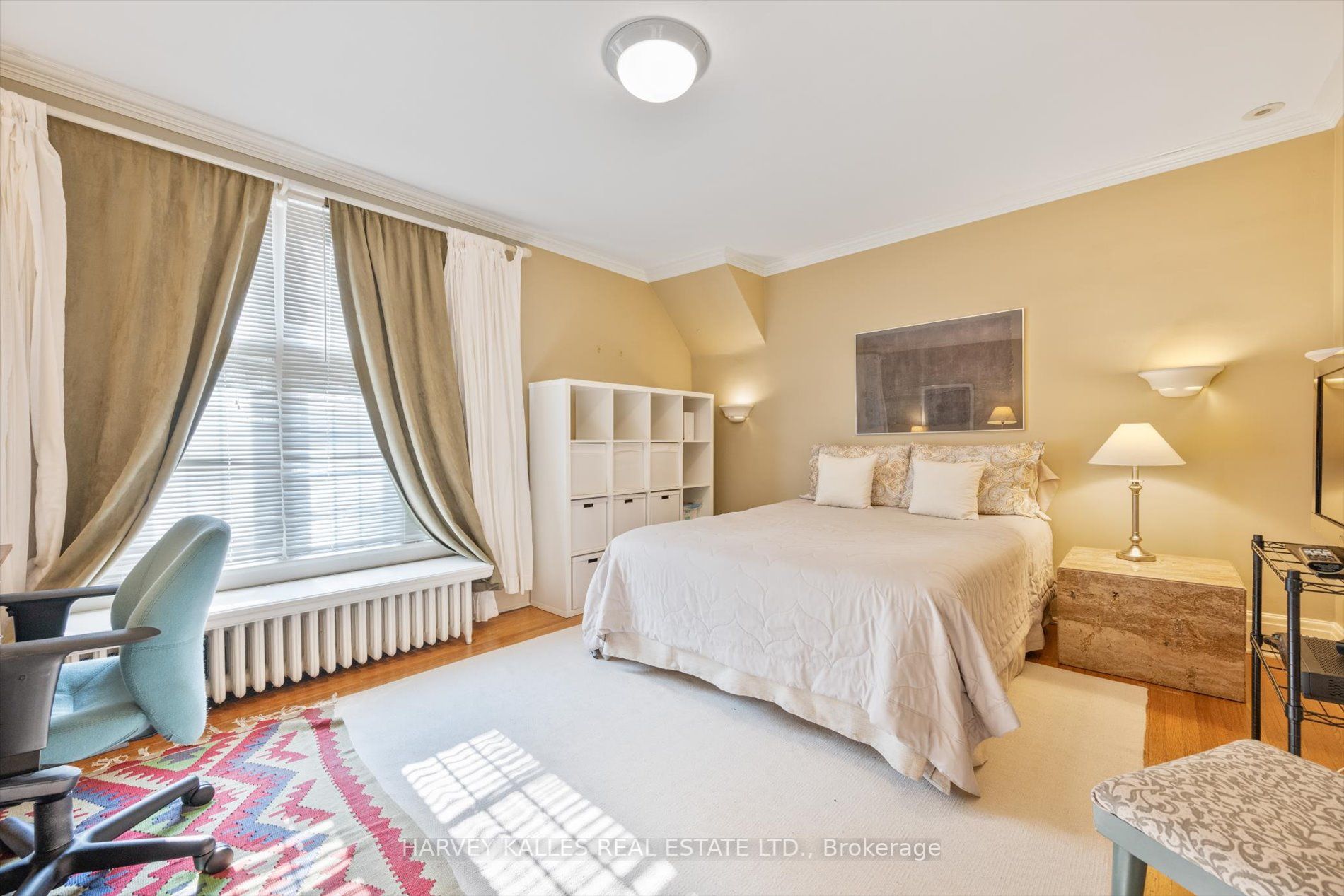597 Spadina Rd