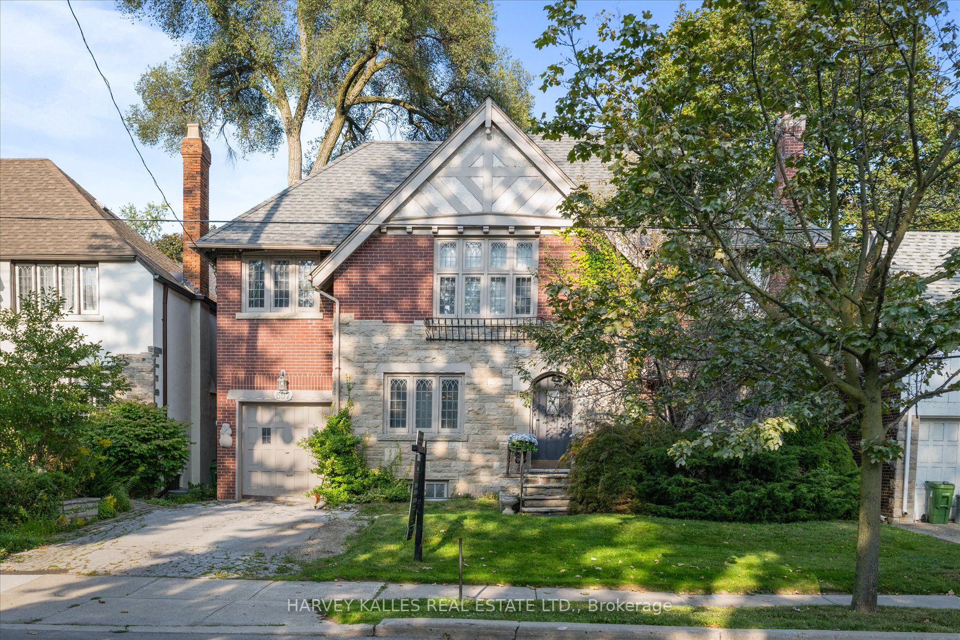597 Spadina Rd