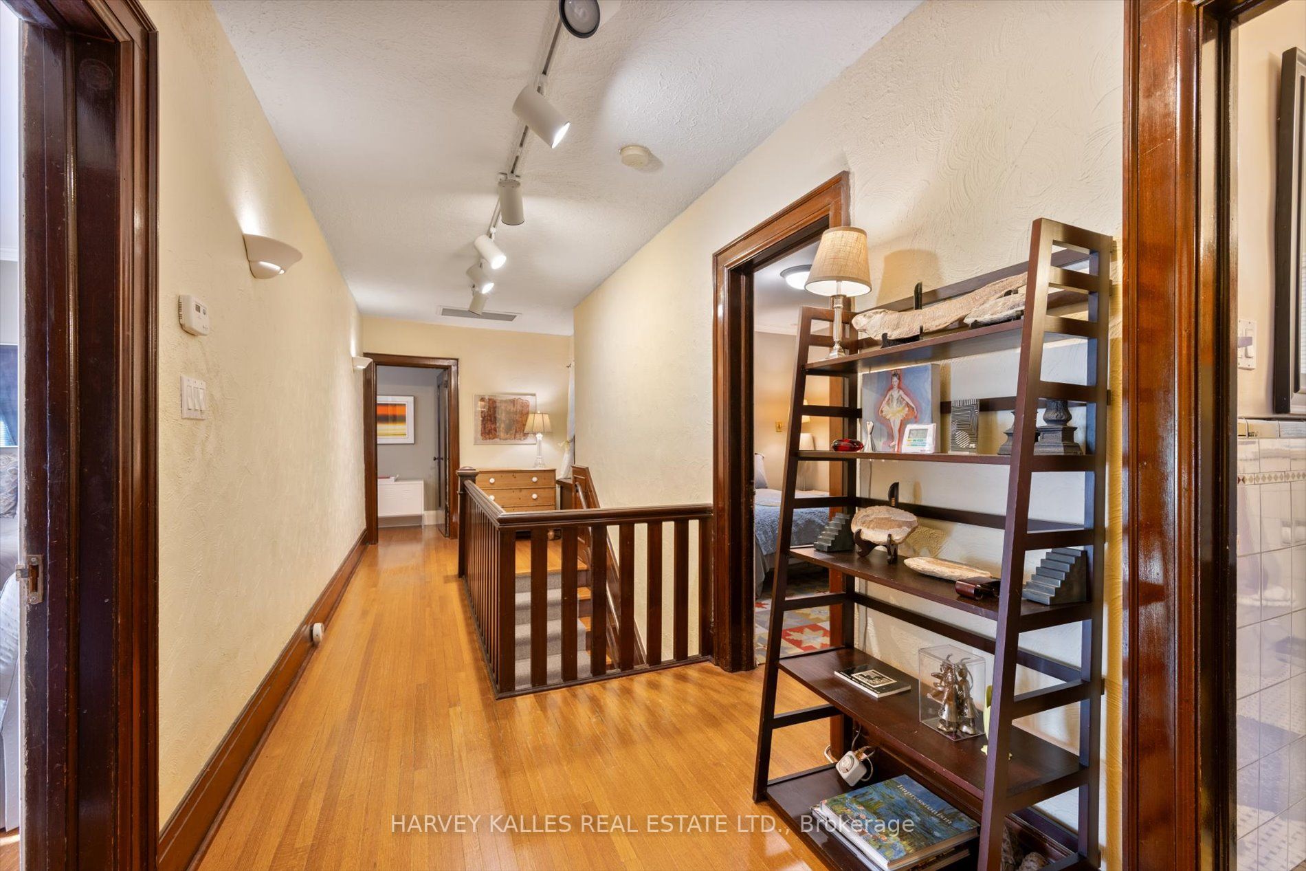 597 Spadina Rd
