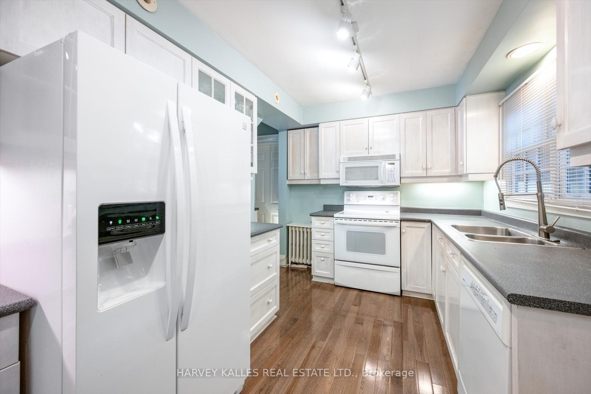597 Spadina Rd