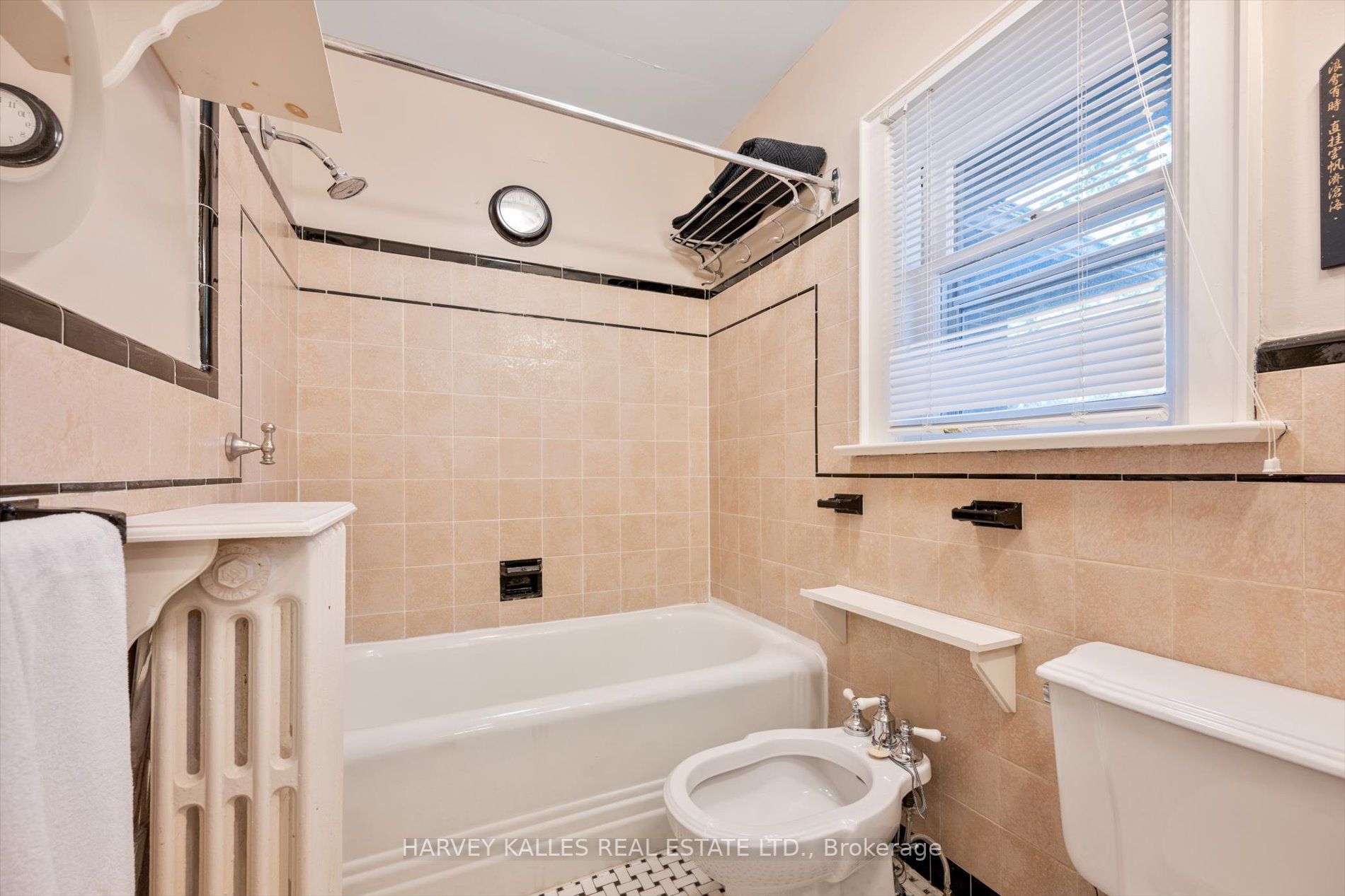 597 Spadina Rd