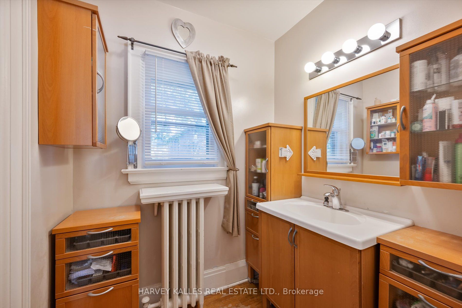 597 Spadina Rd