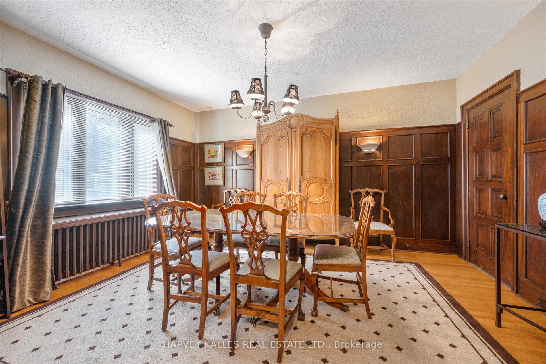 597 Spadina Rd