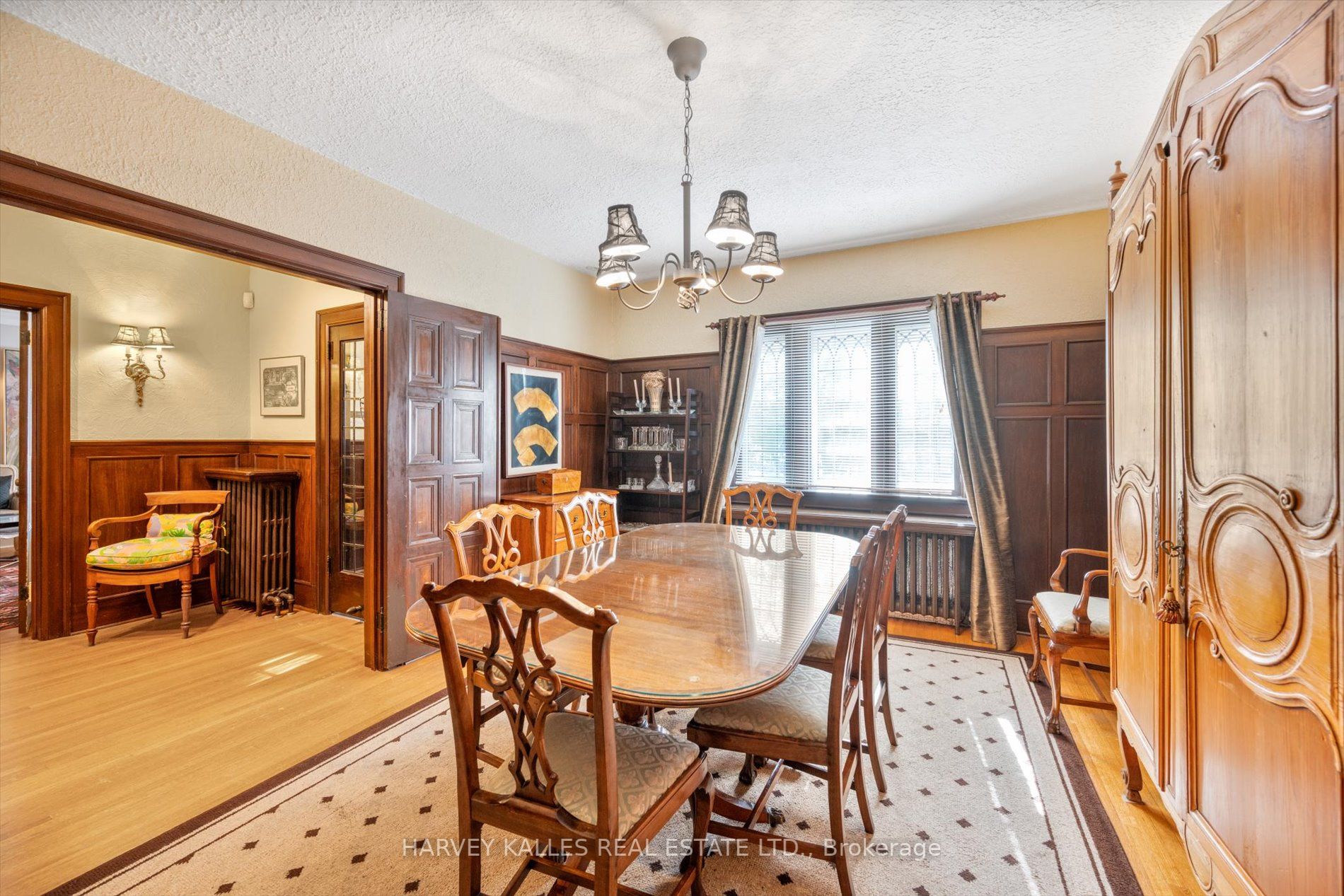 597 Spadina Rd