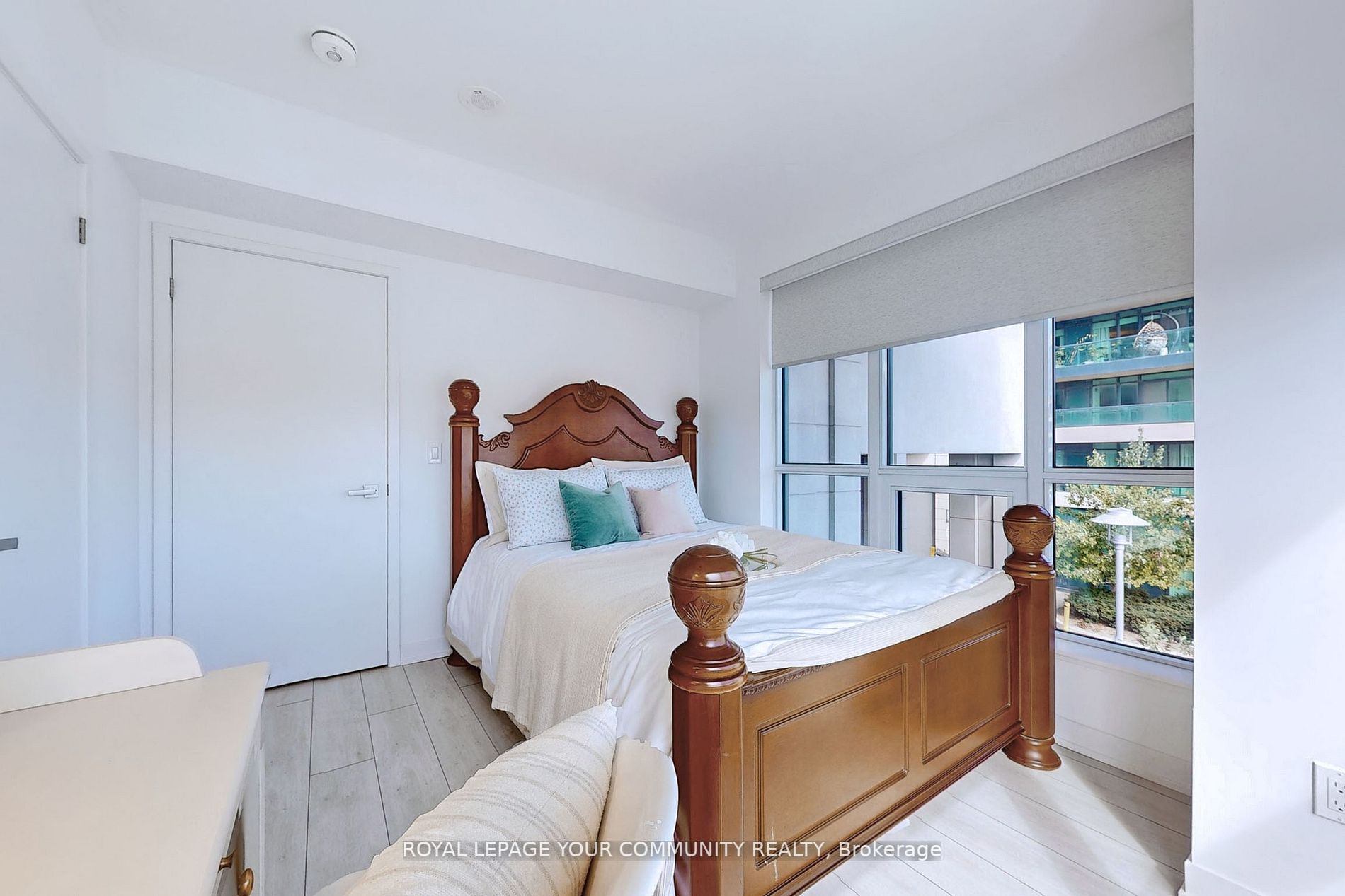 31 Tippett Rd, #215