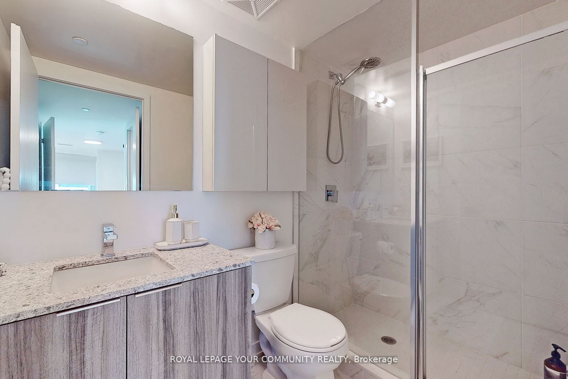 31 Tippett Rd, #215