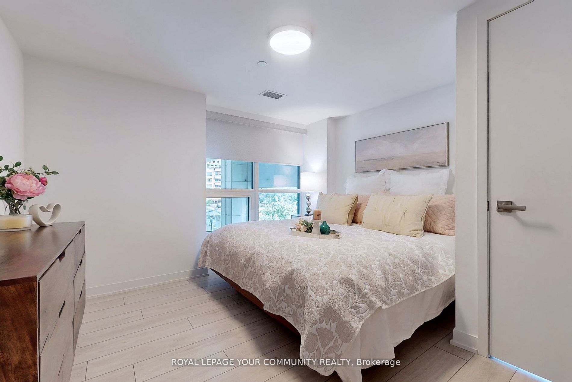 31 Tippett Rd, #215