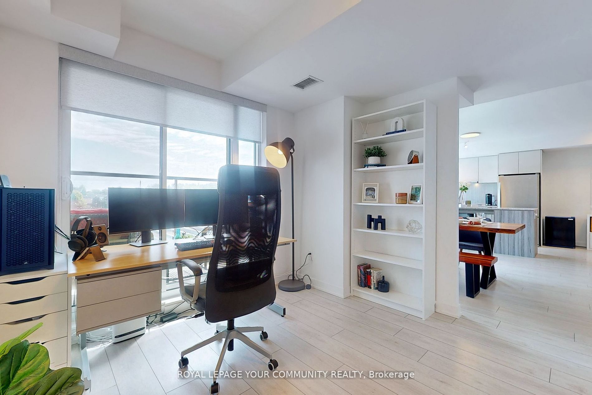 31 Tippett Rd, #215
