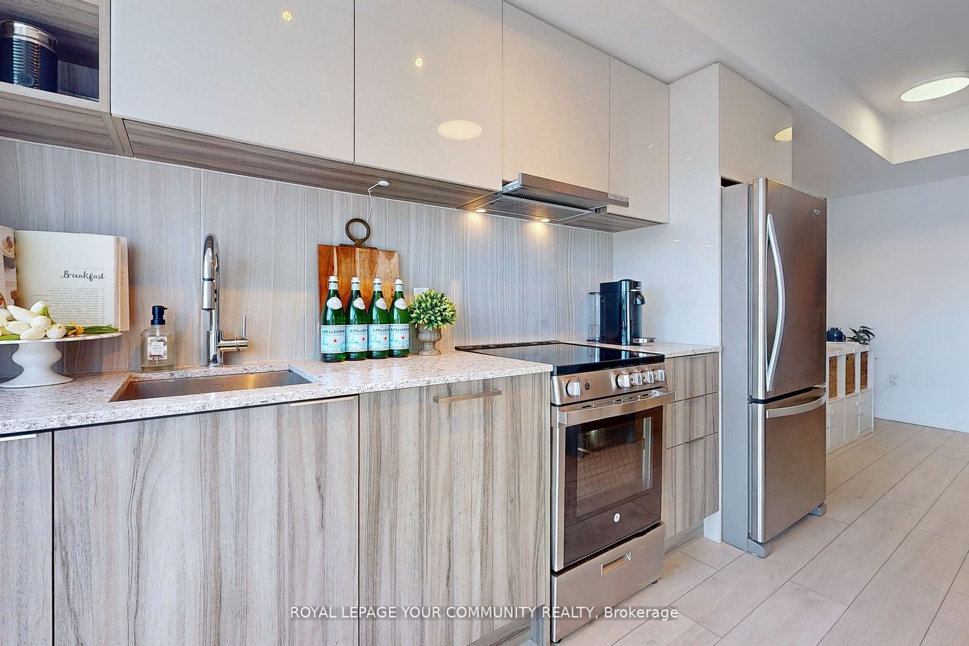 31 Tippett Rd, #215
