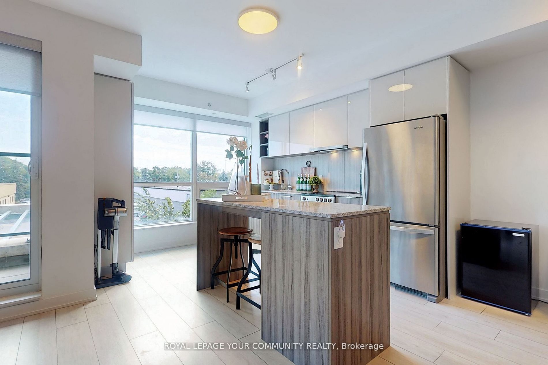 31 Tippett Rd, #215