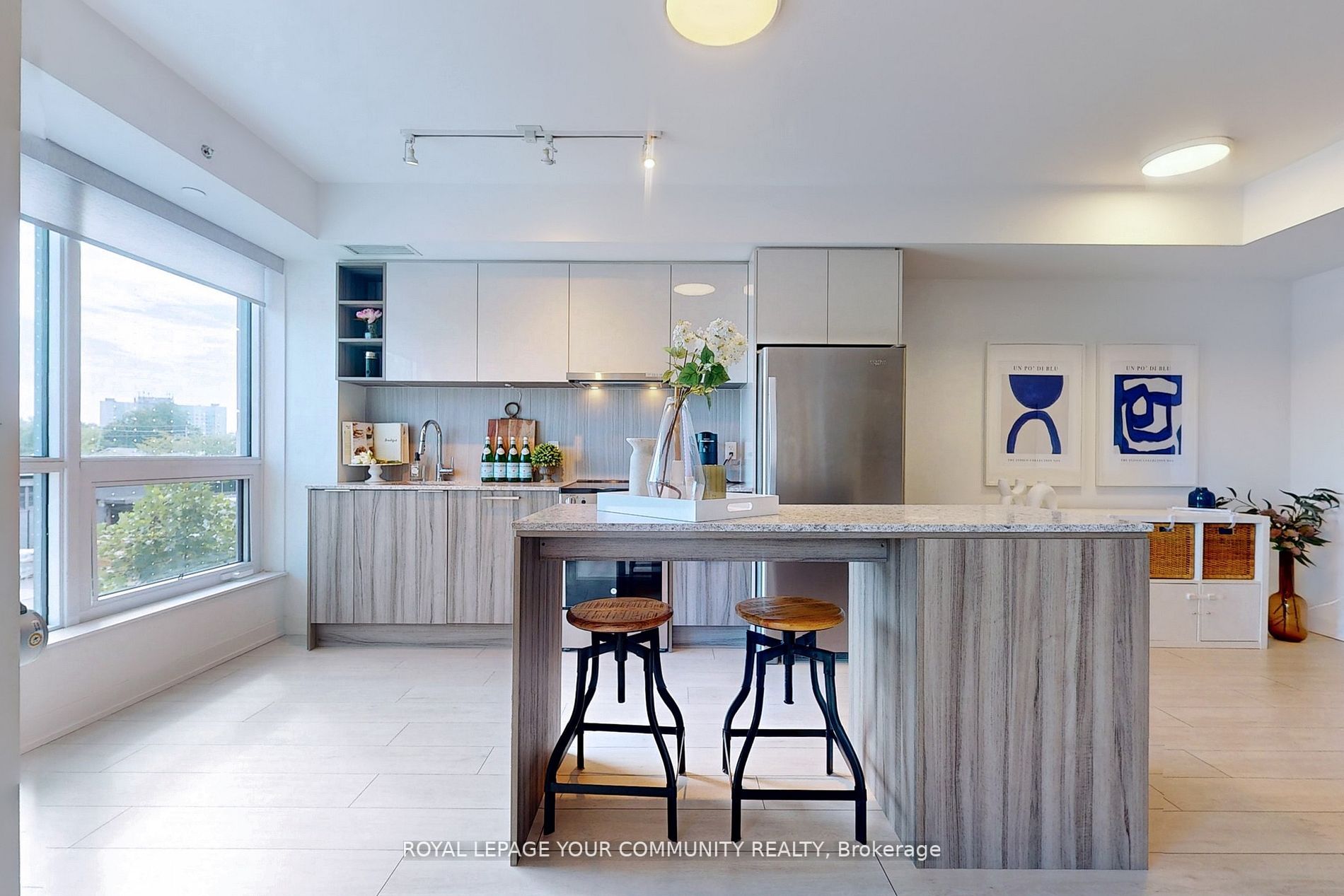 31 Tippett Rd, #215