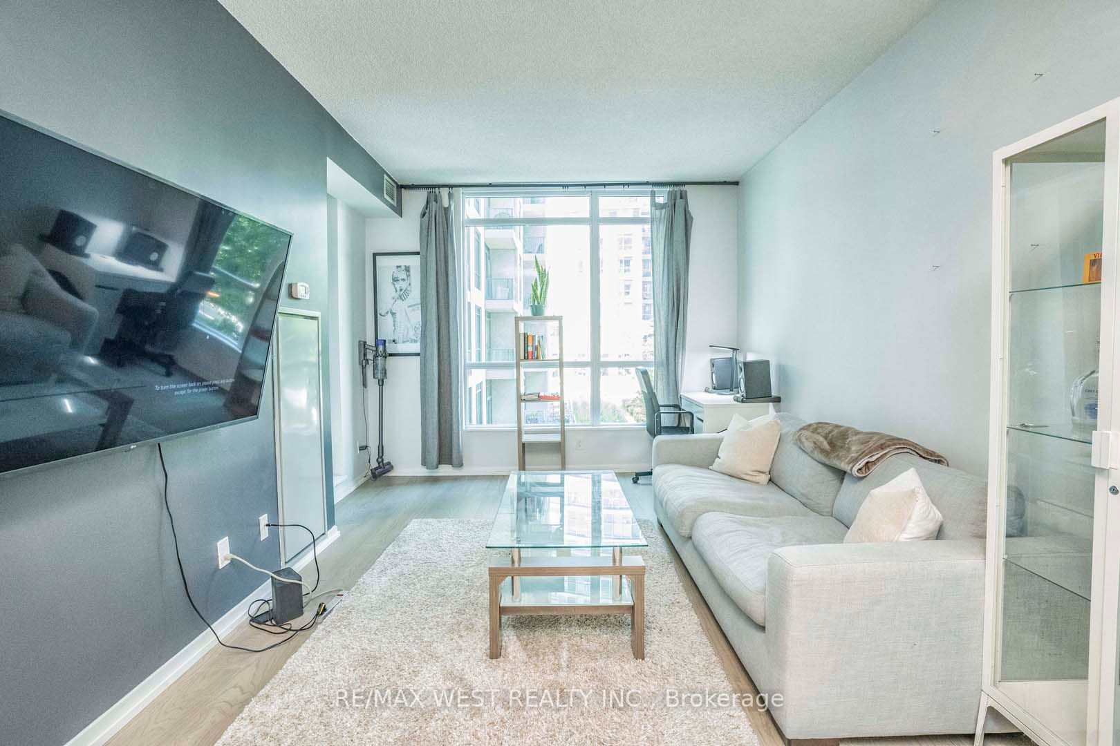 215 Fort York Blvd, #217