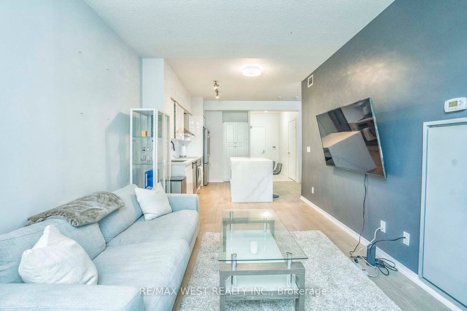 215 Fort York Blvd, #217