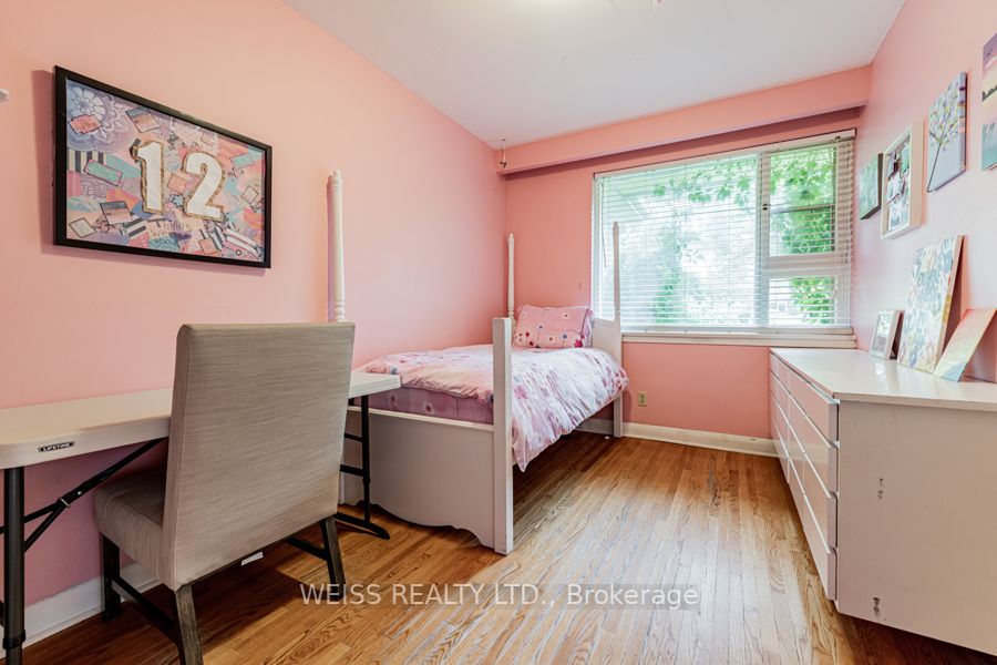 24 Lowesmoor Ave