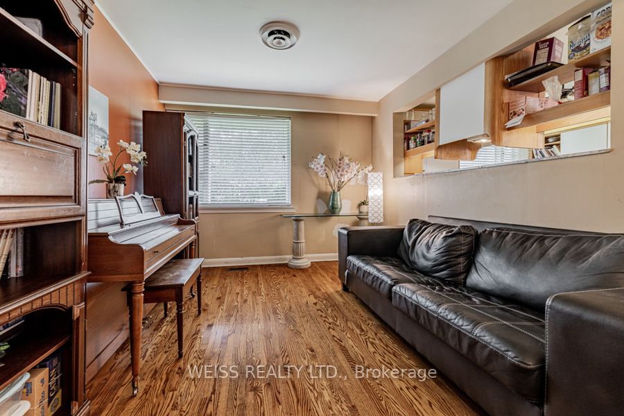 24 Lowesmoor Ave