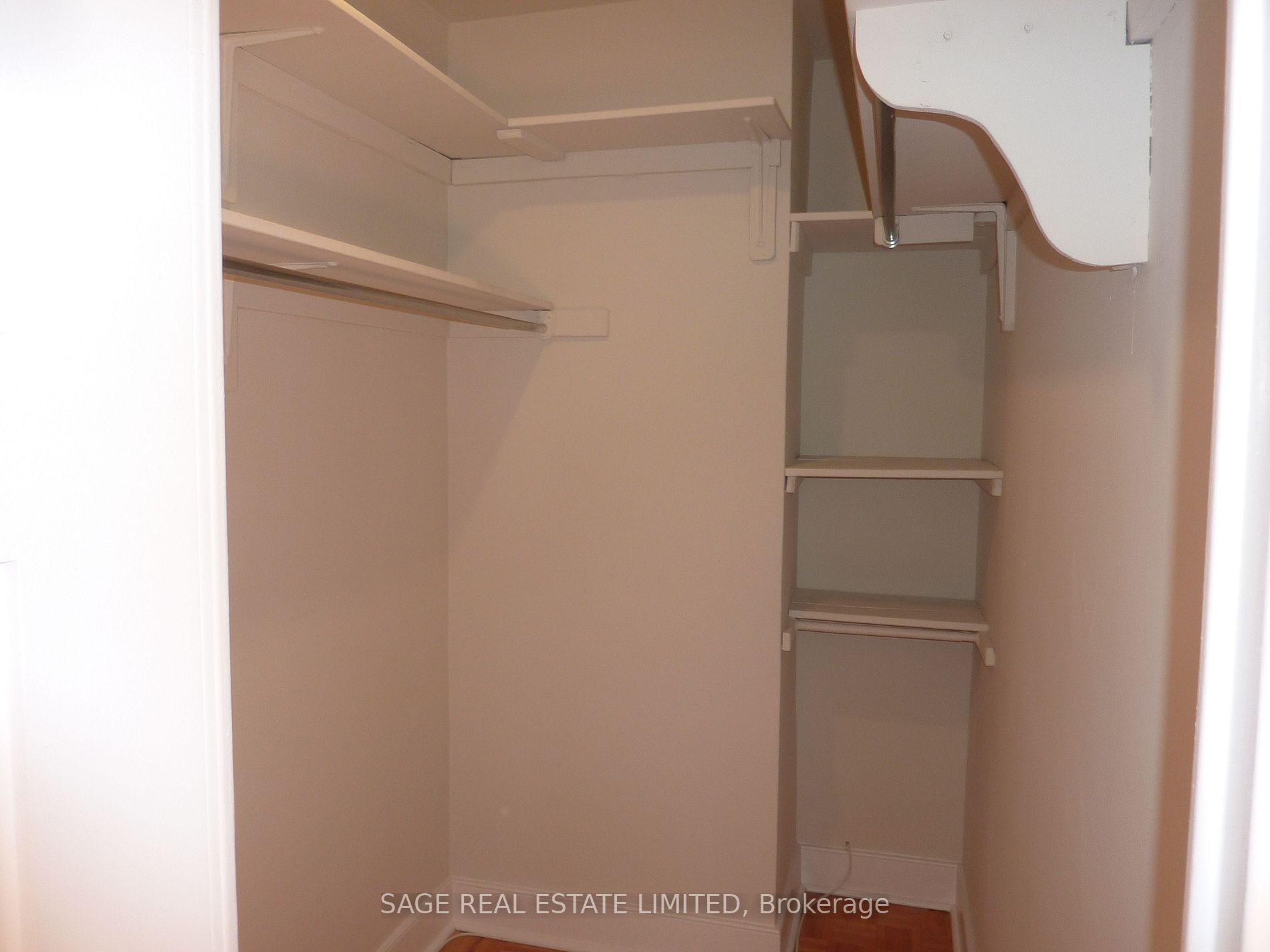 10 Shallmar Blvd, #201