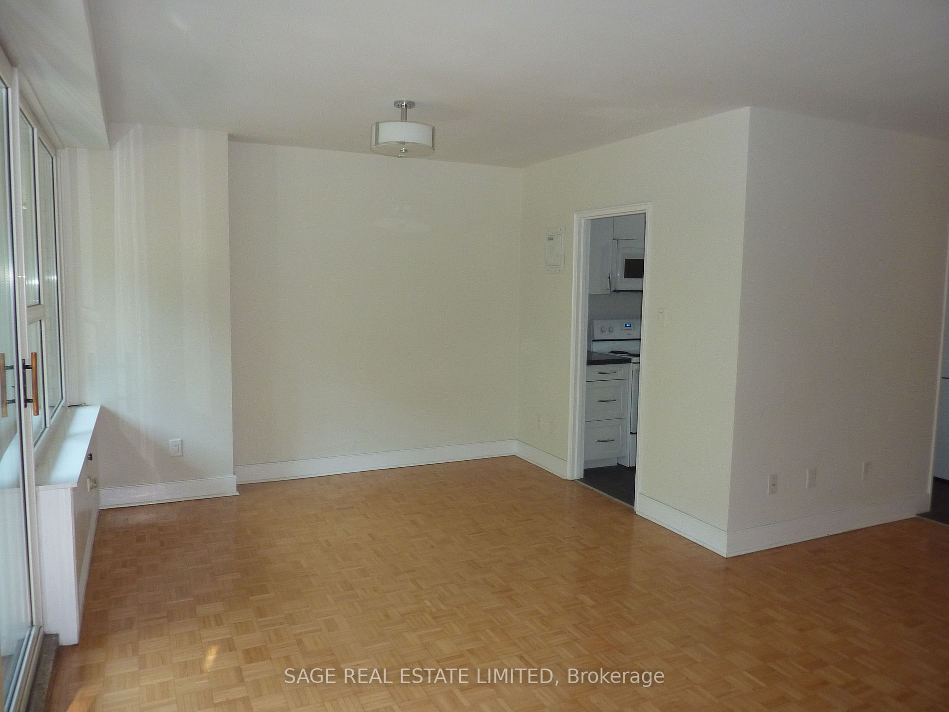 10 Shallmar Blvd, #201