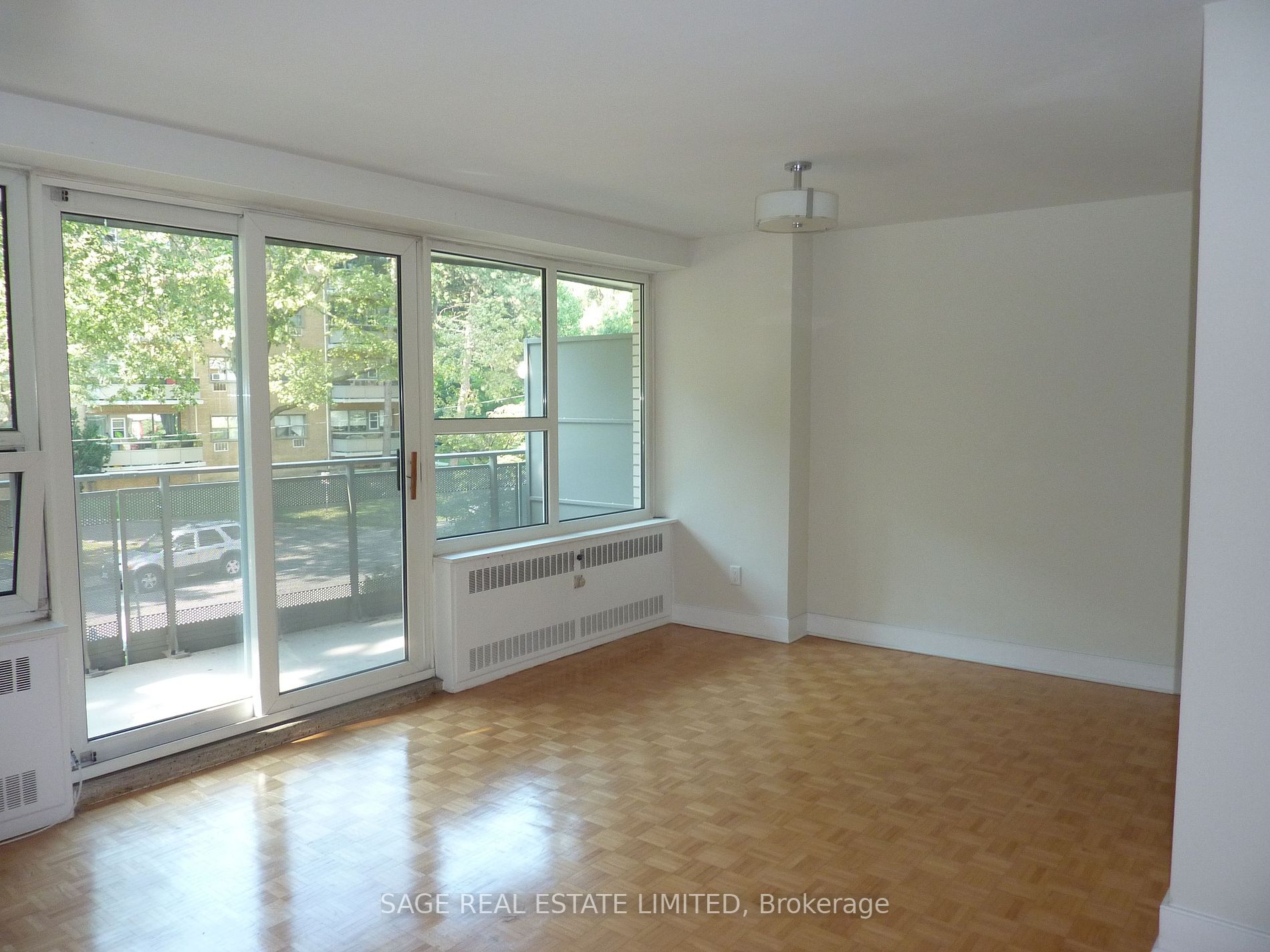 10 Shallmar Blvd, #201